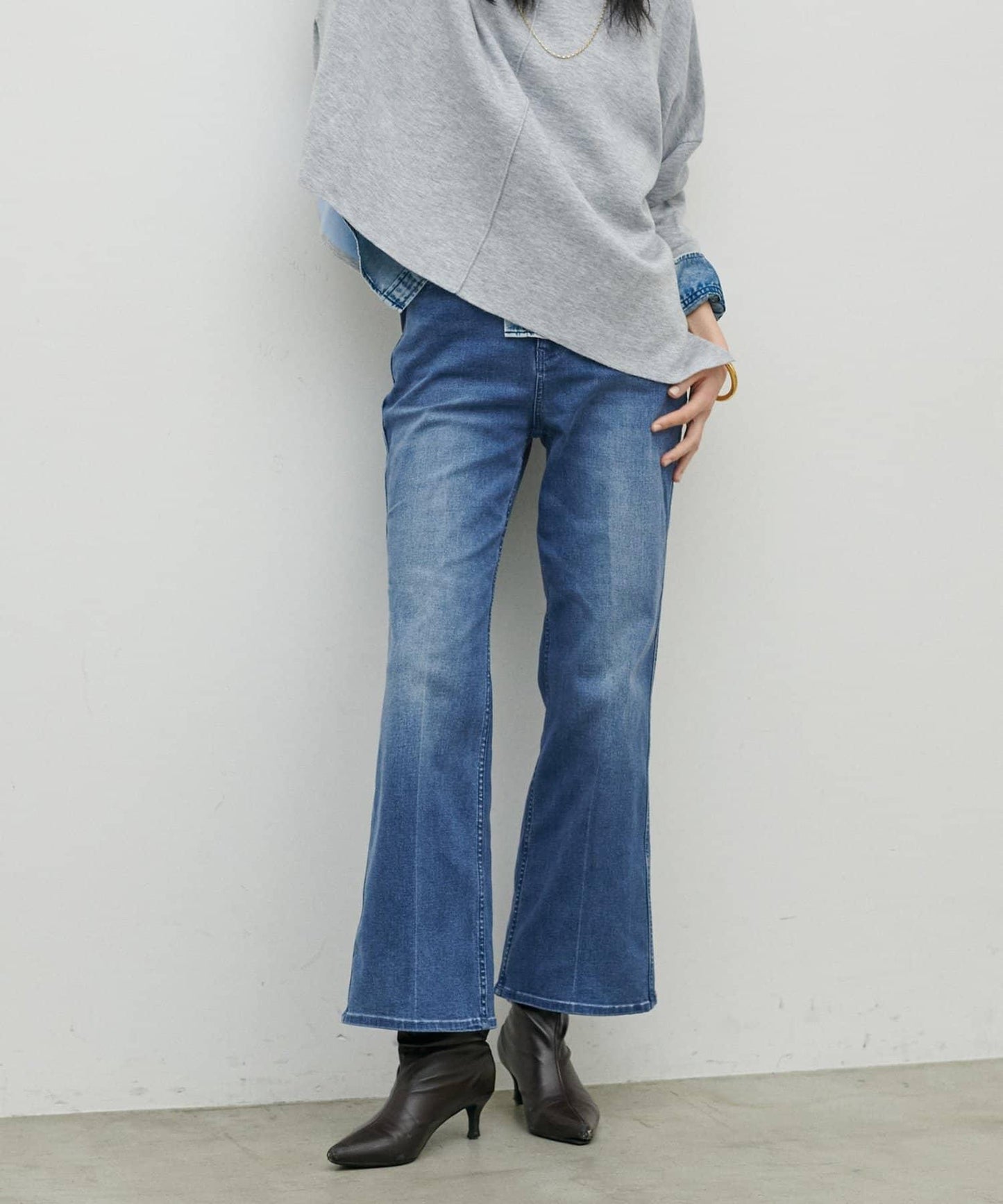 彈力喇叭牛仔褲