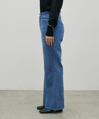 彈力喇叭牛仔褲