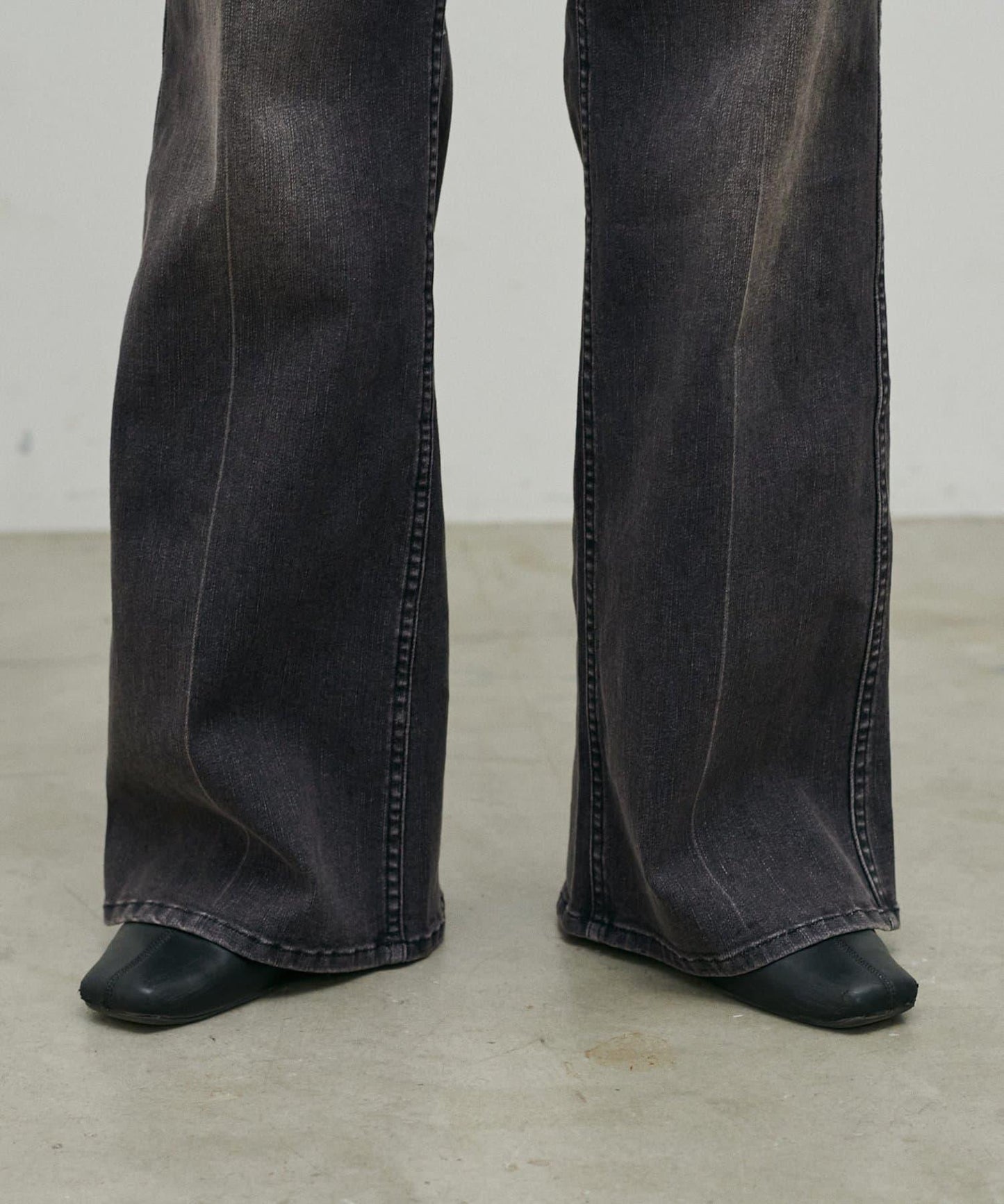 彈力喇叭牛仔褲