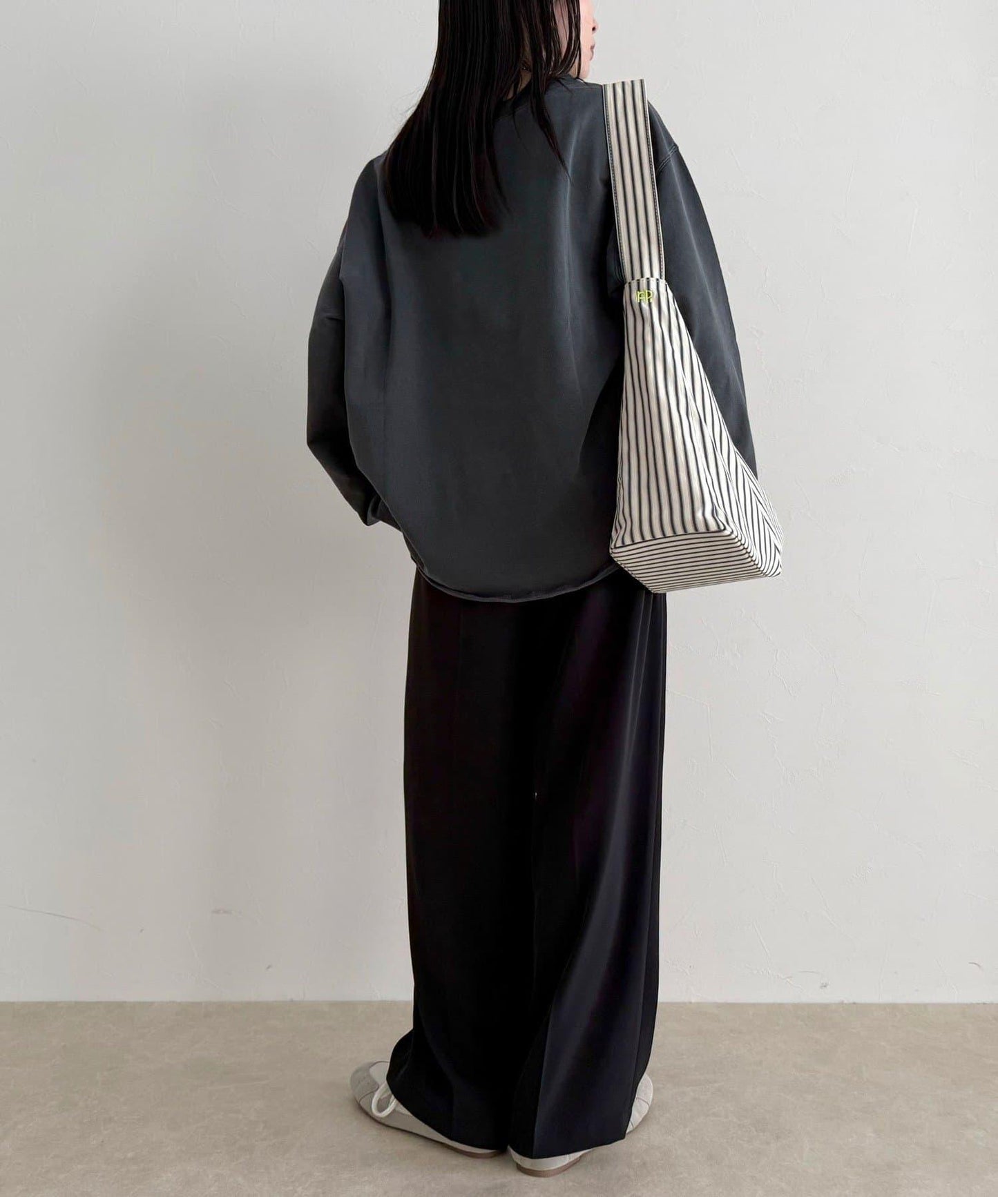 做舊毛圈露肩套頭衛衣