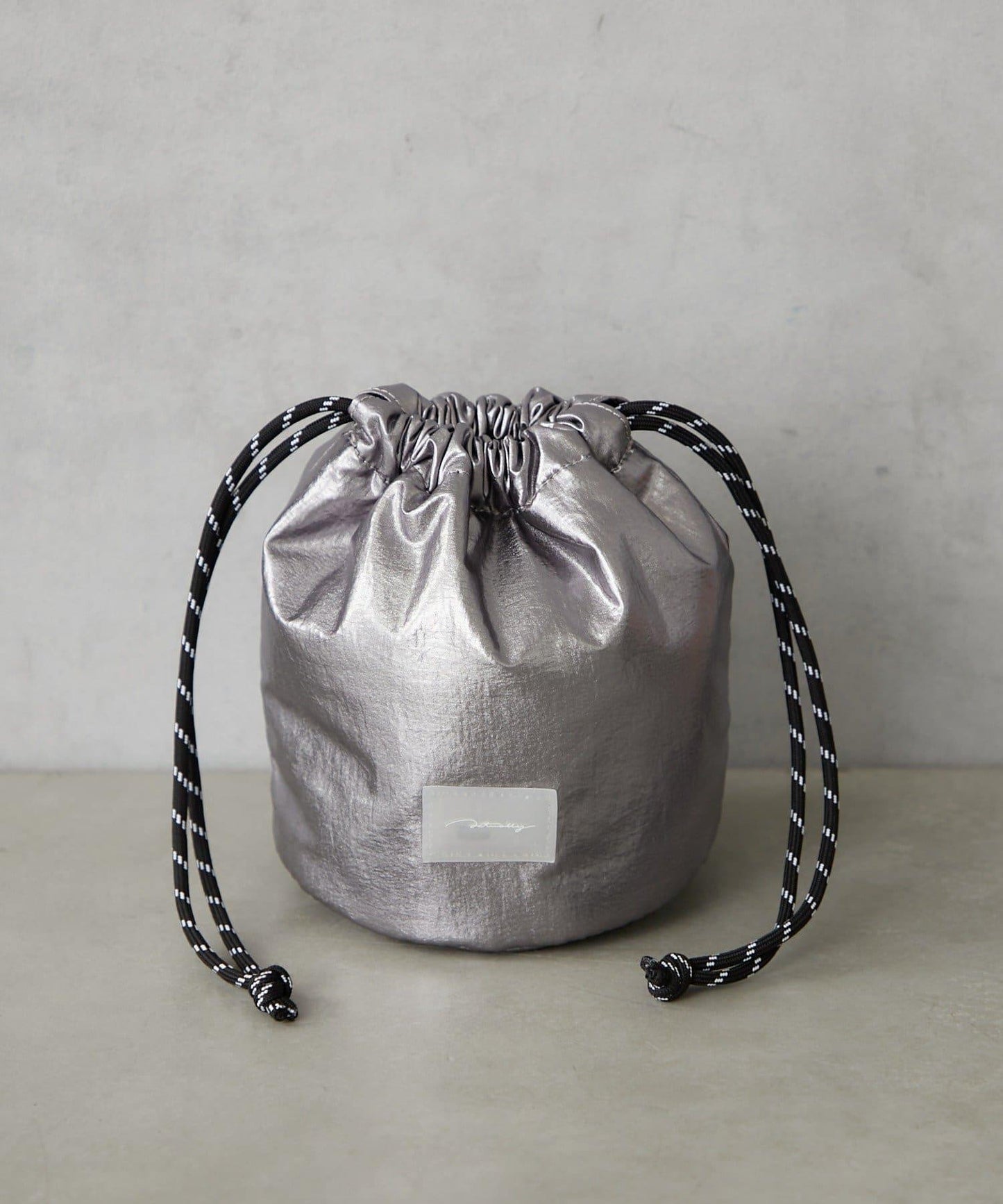 金屬感迷你束口包