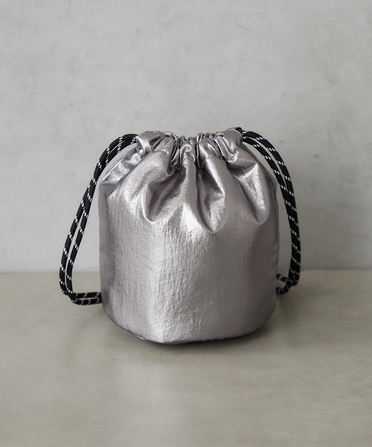 金屬感迷你束口包