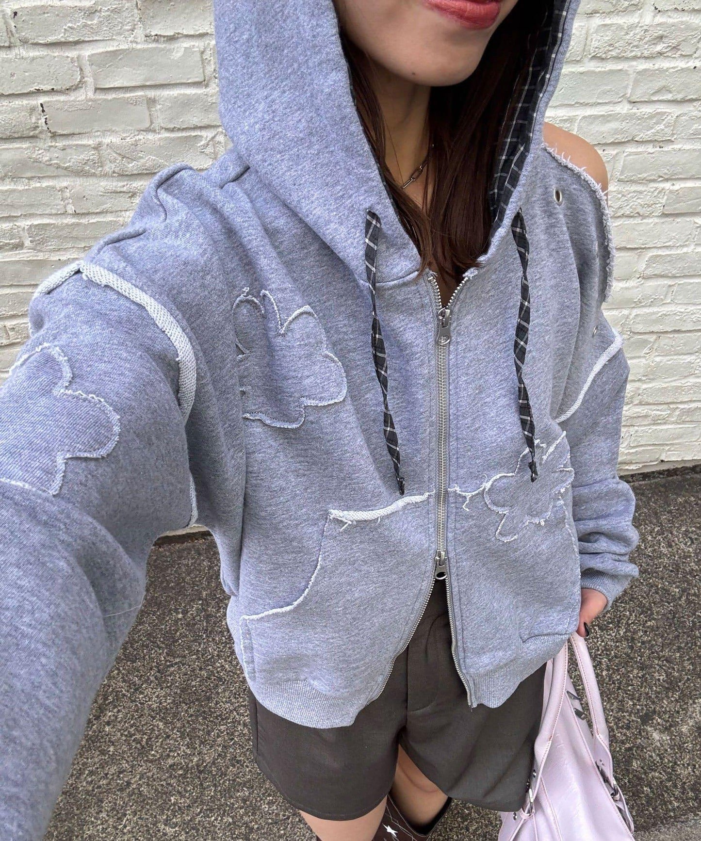 肩部開衩金屬釦眼貼布裝飾 拉鍊連帽衛衣