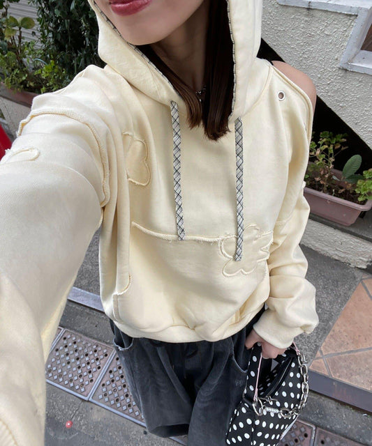 肩部開口釦眼貼章設計 連帽衛衣