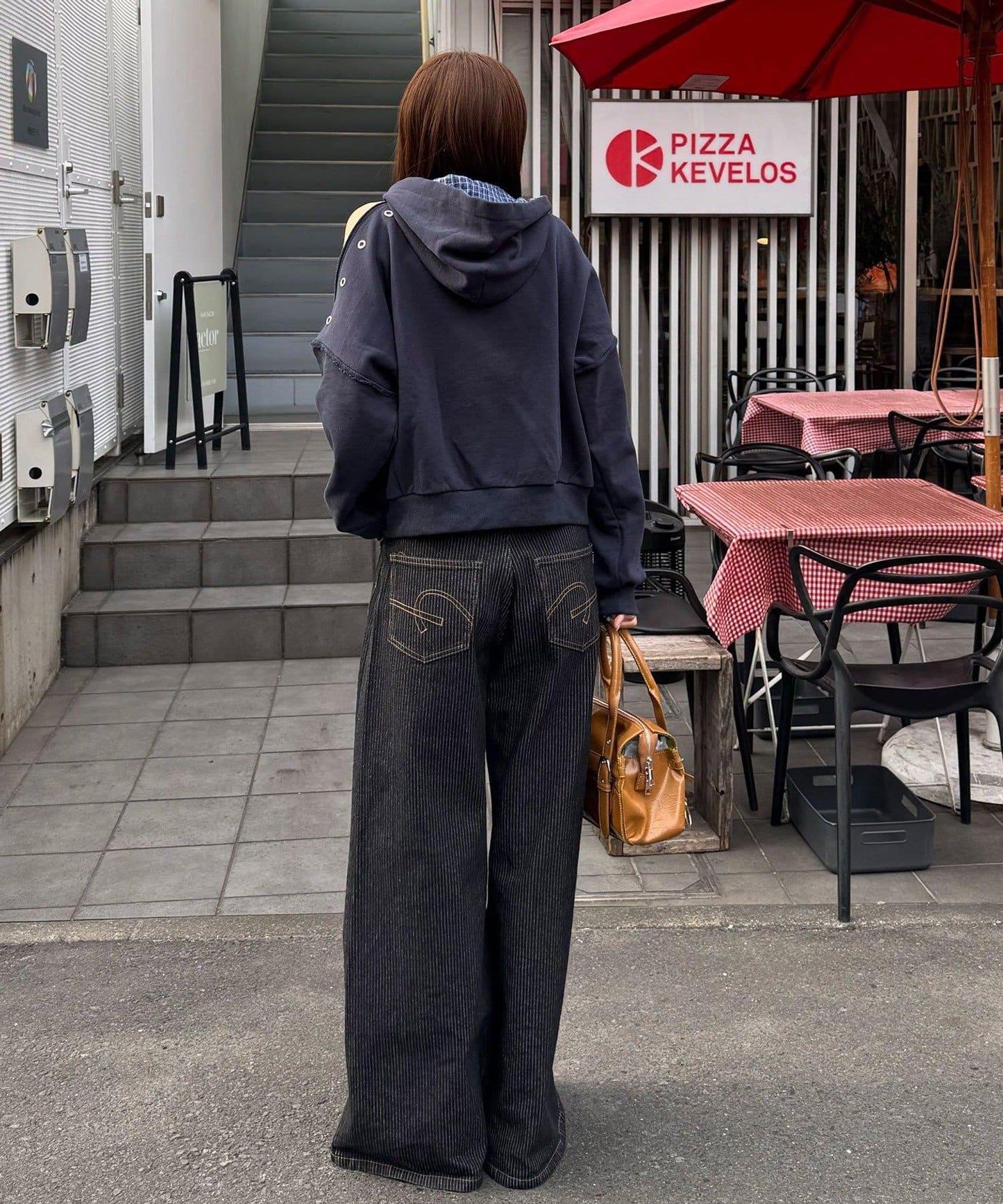 肩部開衩金屬釦眼貼布裝飾 拉鍊連帽衛衣