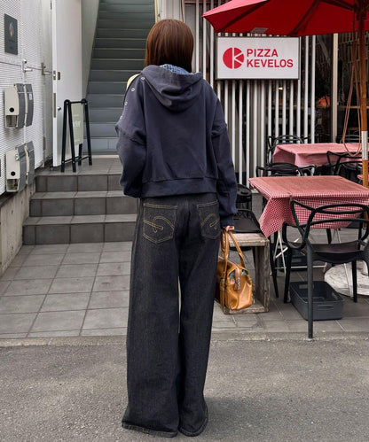 肩部開衩金屬釦眼貼布裝飾 拉鍊連帽衛衣