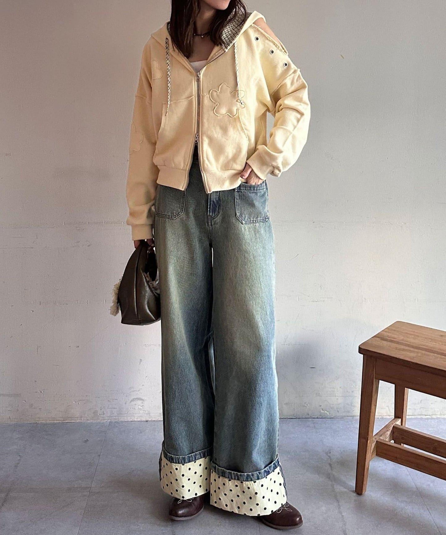 肩部開衩金屬釦眼貼布裝飾 拉鍊連帽衛衣