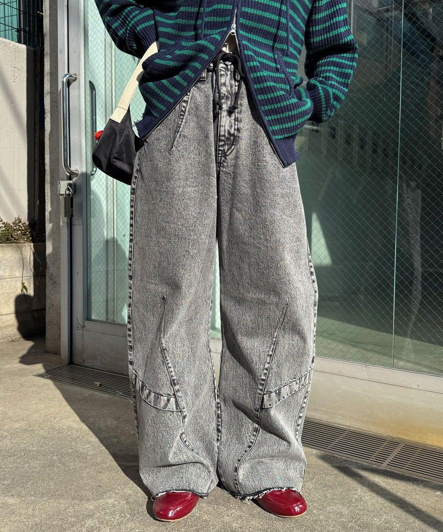 ANTI WARP 拼接弧形闊腿牛仔褲