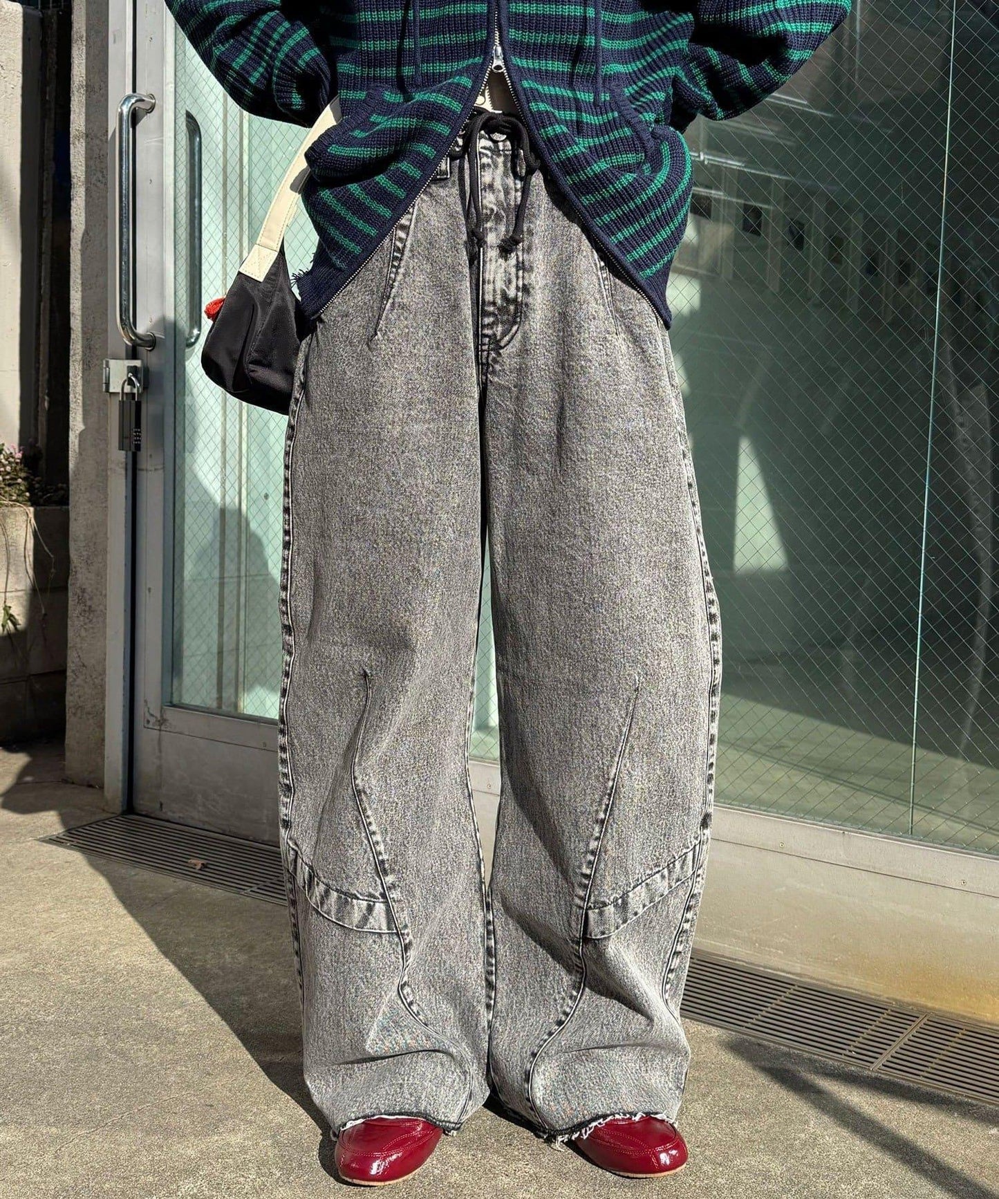 ANTI WARP 拼接弧形闊腿牛仔褲