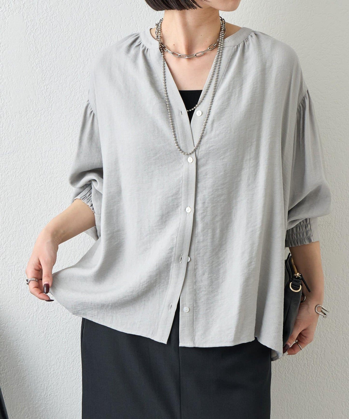 亞麻質感開領設計襯衫