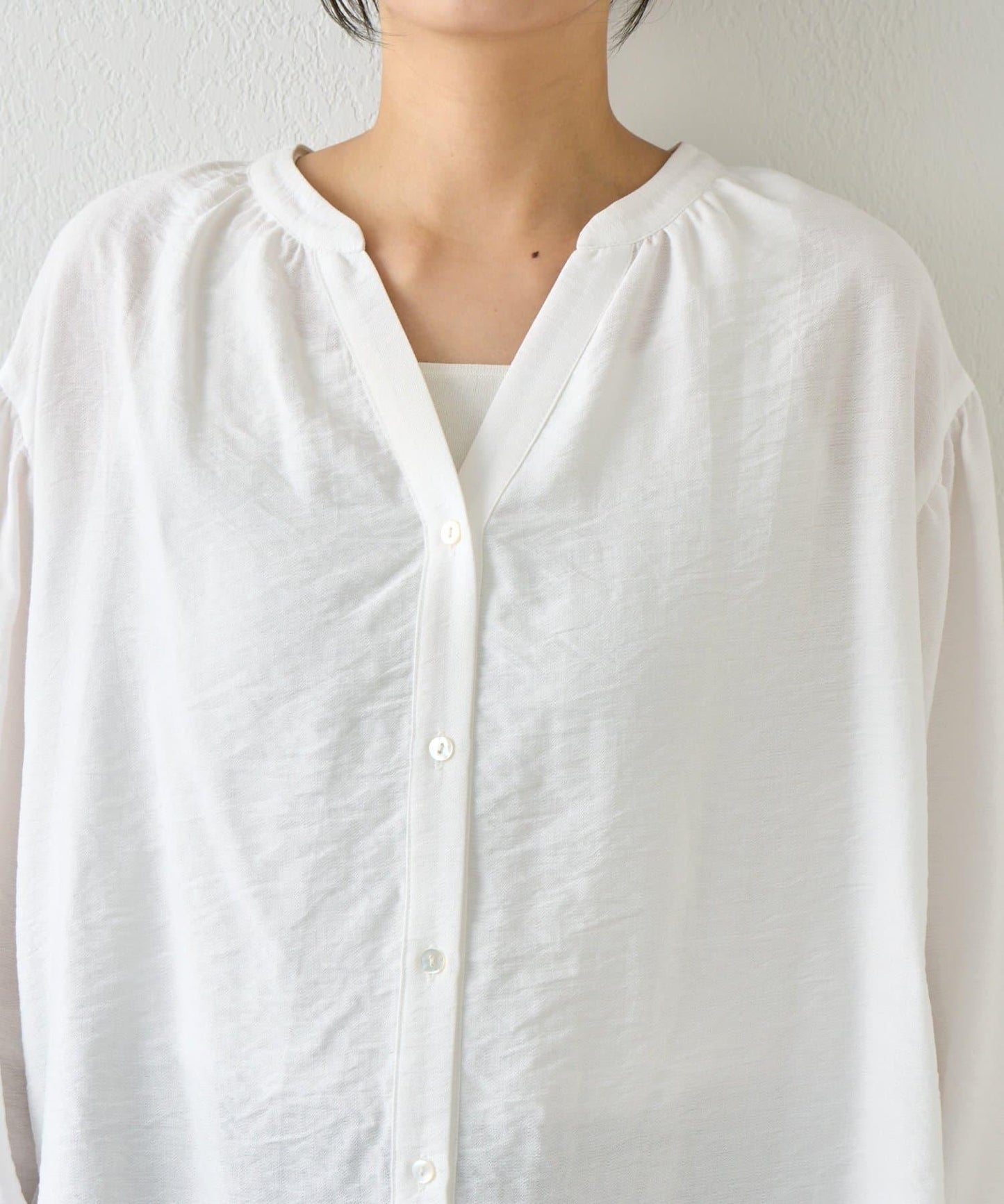 亞麻質感開領設計襯衫