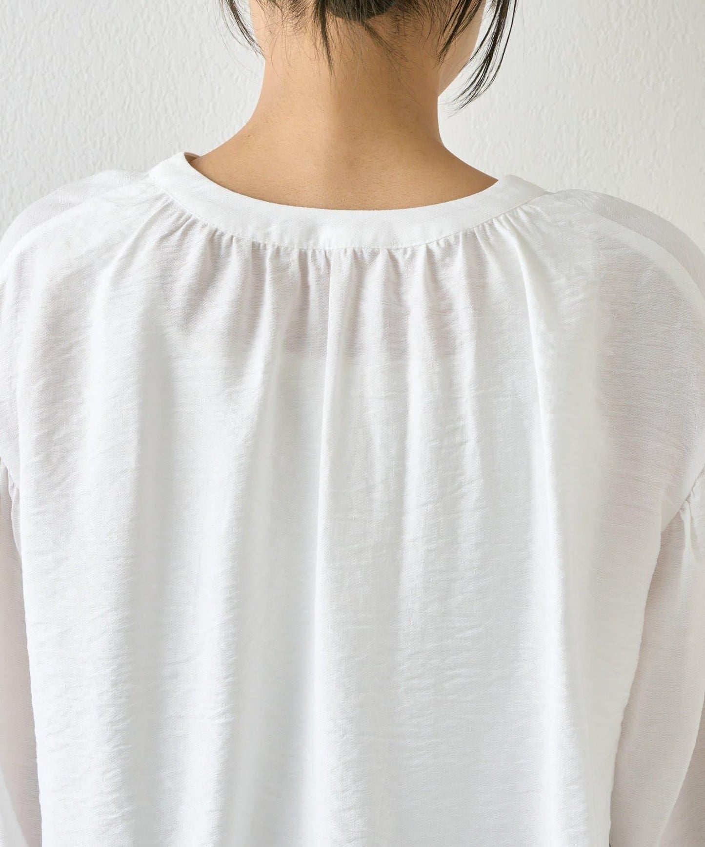 亞麻質感開領設計襯衫