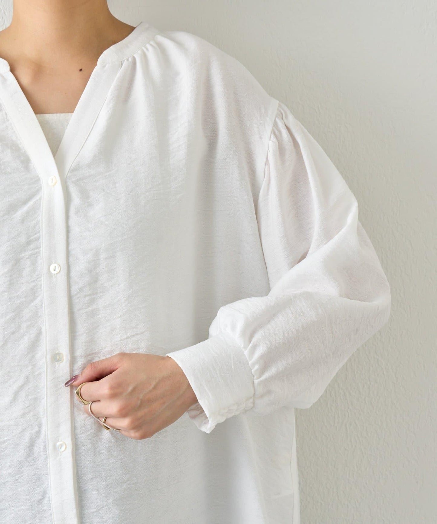 亞麻質感開領設計襯衫