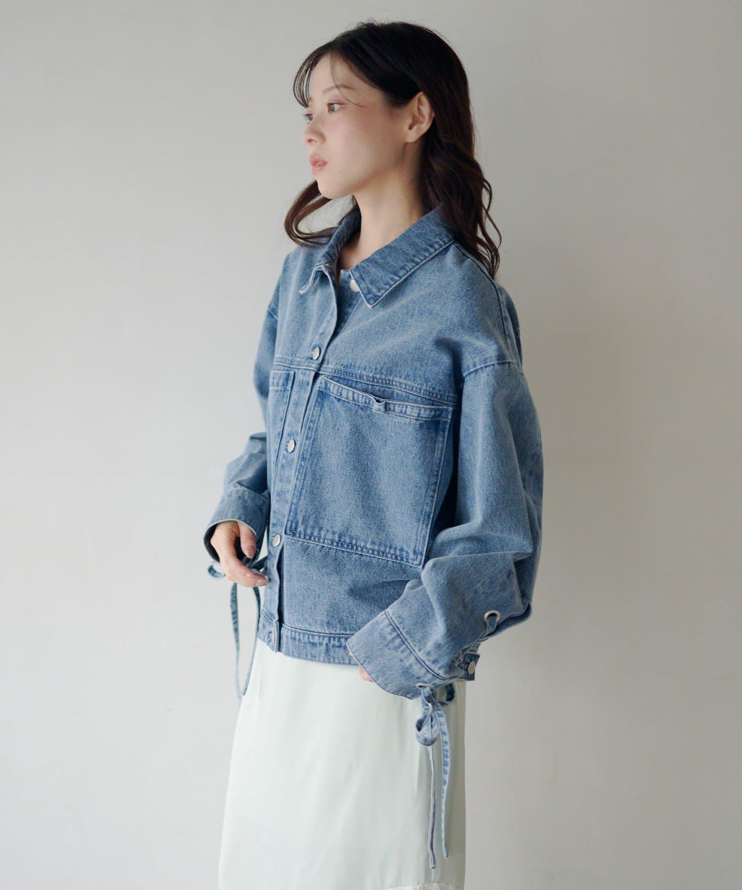 可拆卸蝴蝶結設計 牛仔夾克