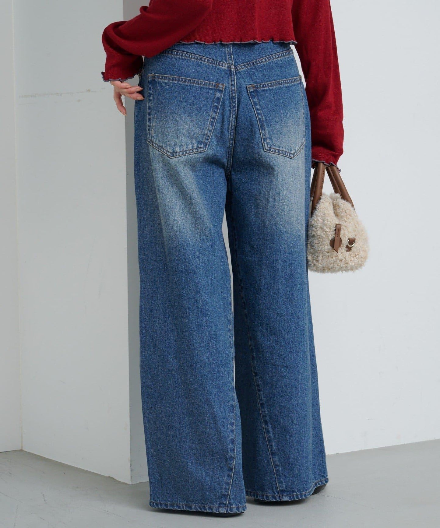 弧線縫線設計牛仔褲