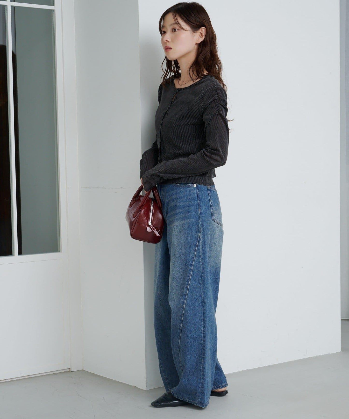 弧線縫線設計牛仔褲