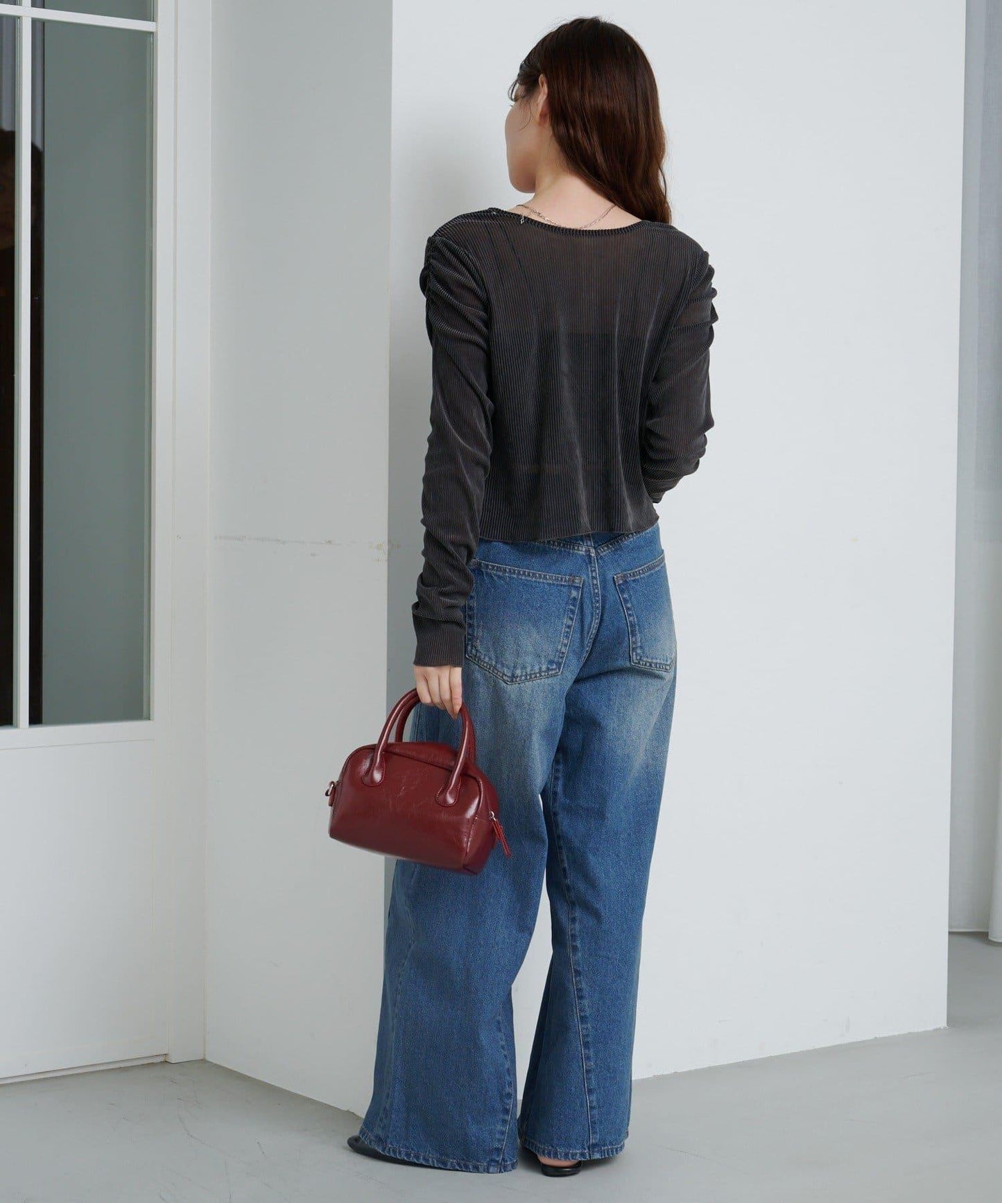 弧線縫線設計牛仔褲