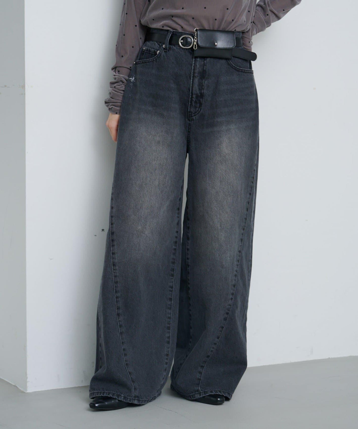 弧線縫線設計牛仔褲