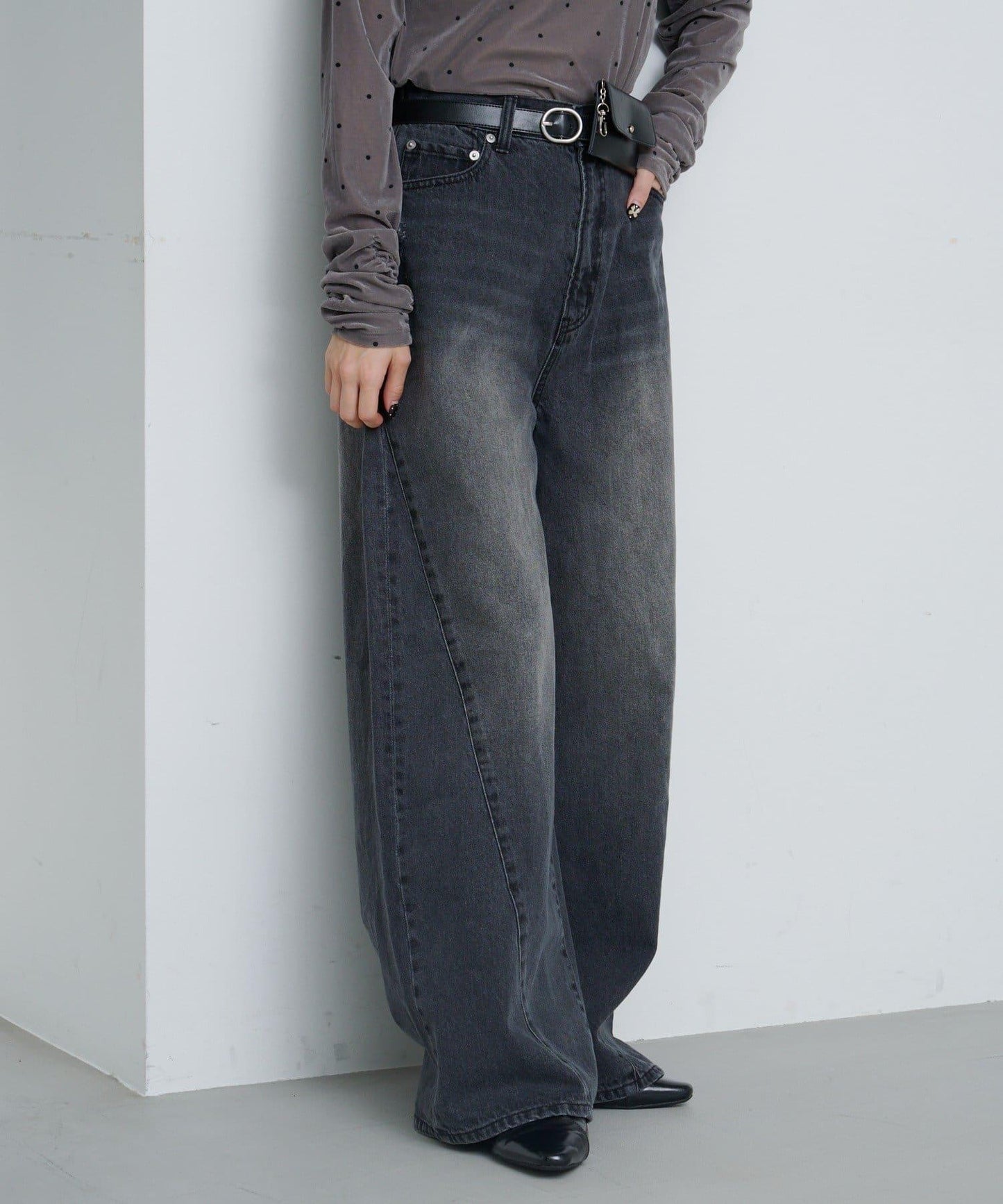 弧線縫線設計牛仔褲