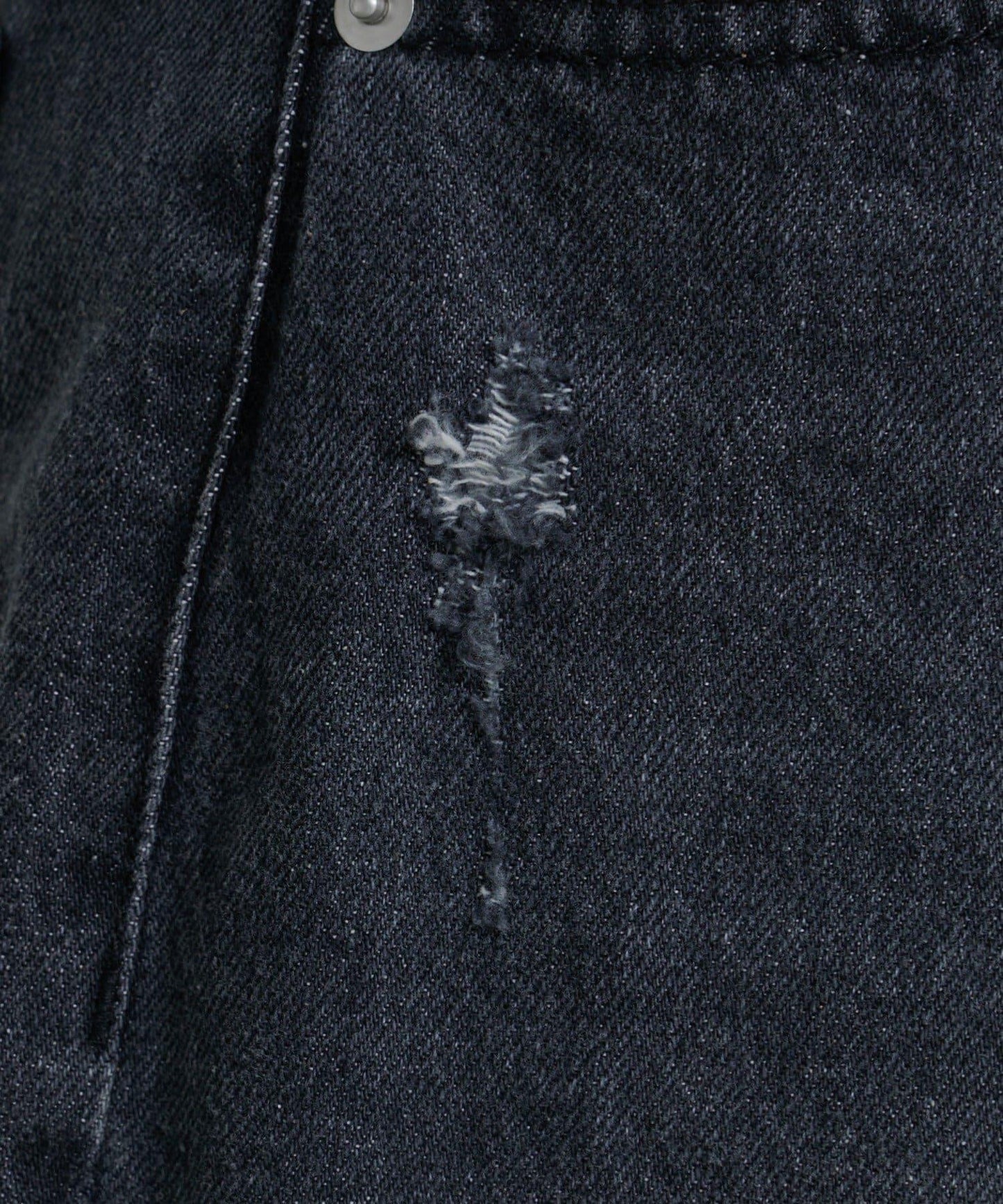 弧線縫線設計牛仔褲