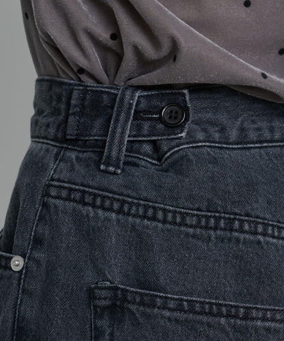 弧線縫線設計牛仔褲