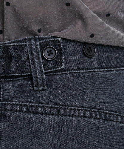 弧線縫線設計牛仔褲