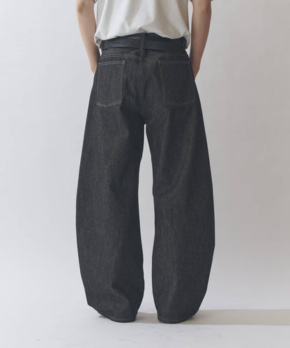 硬挺弧形牛仔褲