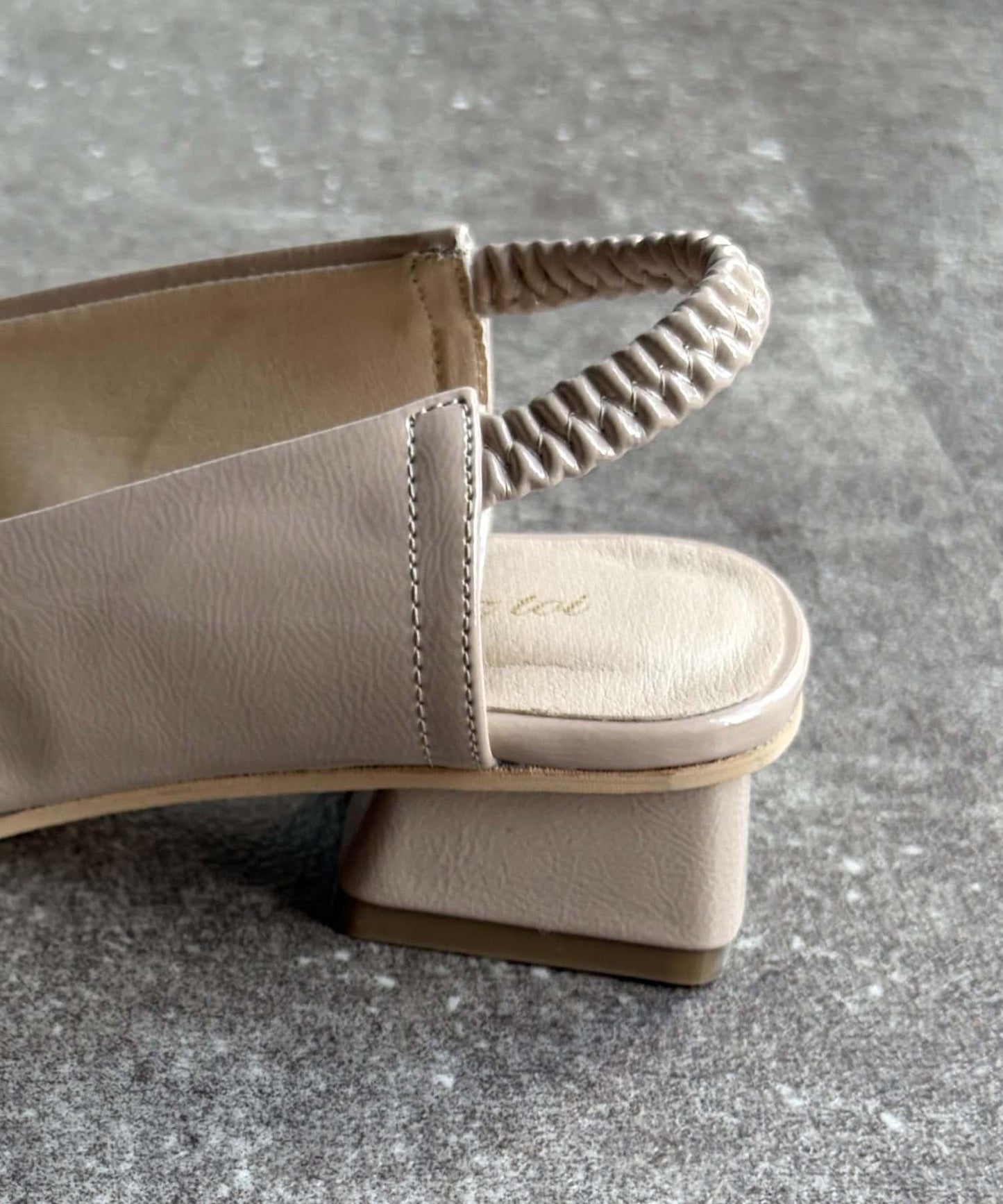 後鬆緊設計 淺口單鞋