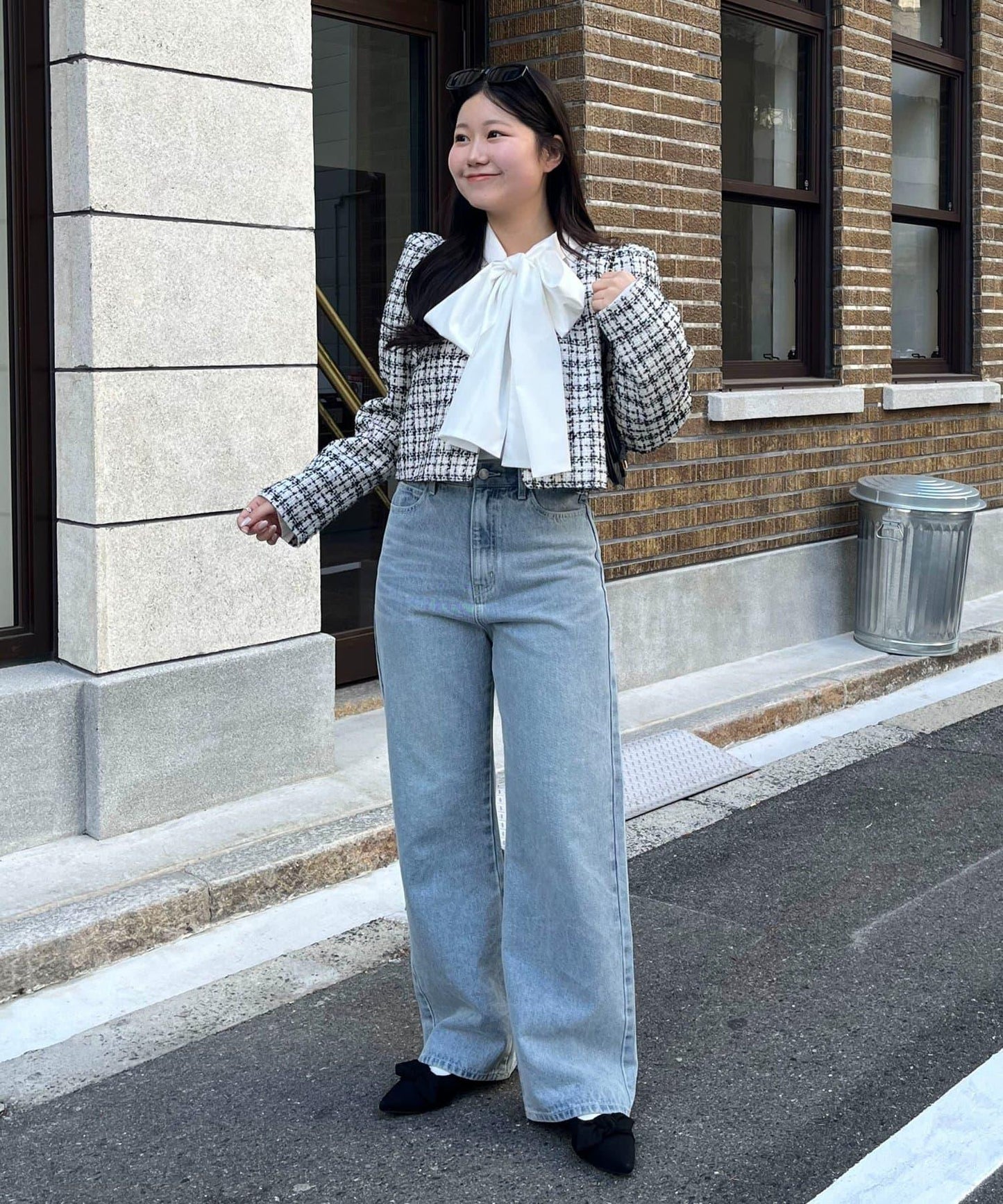 MIO 可調節按鈕直筒牛仔面料牛仔褲