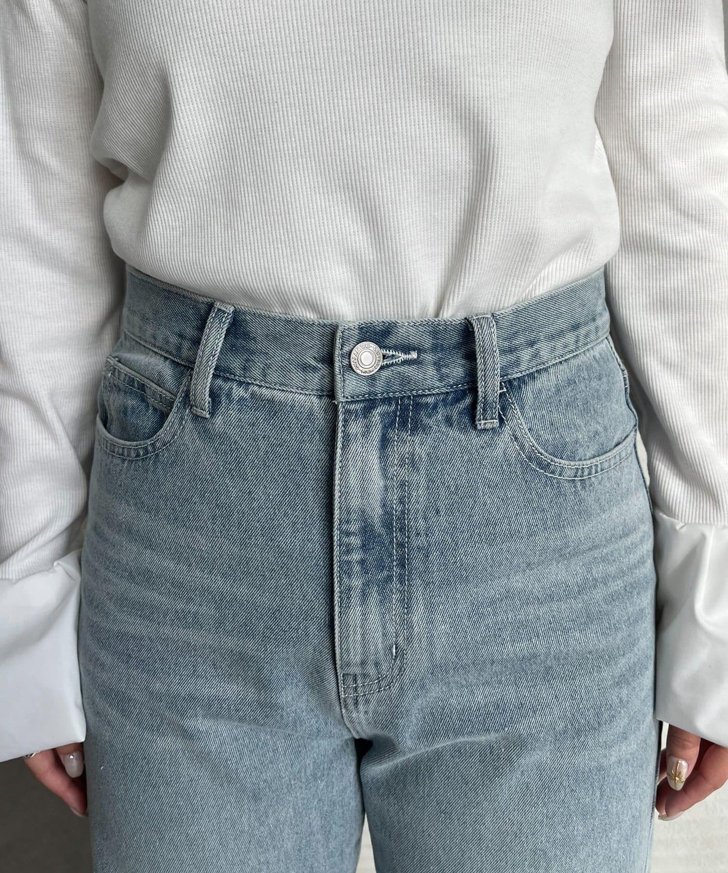 MIO 可調節按鈕直筒牛仔面料牛仔褲