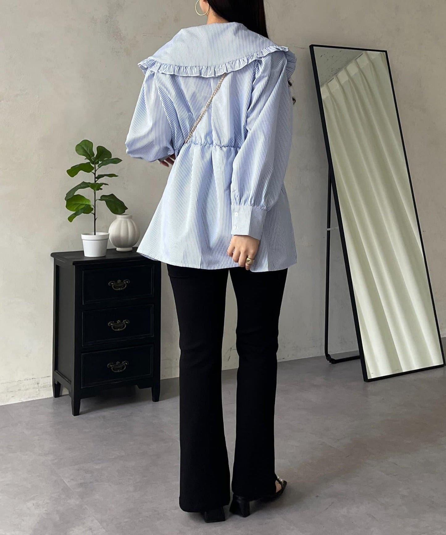 荷葉邊大翻領荷葉擺設計襯衫