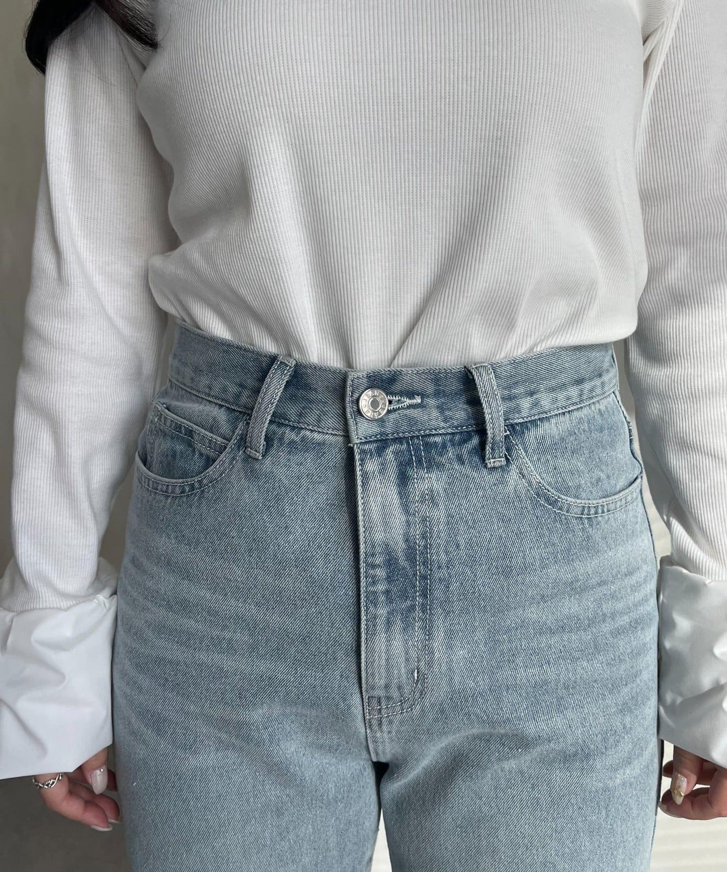 MIO 可調節按鈕直筒牛仔面料牛仔褲