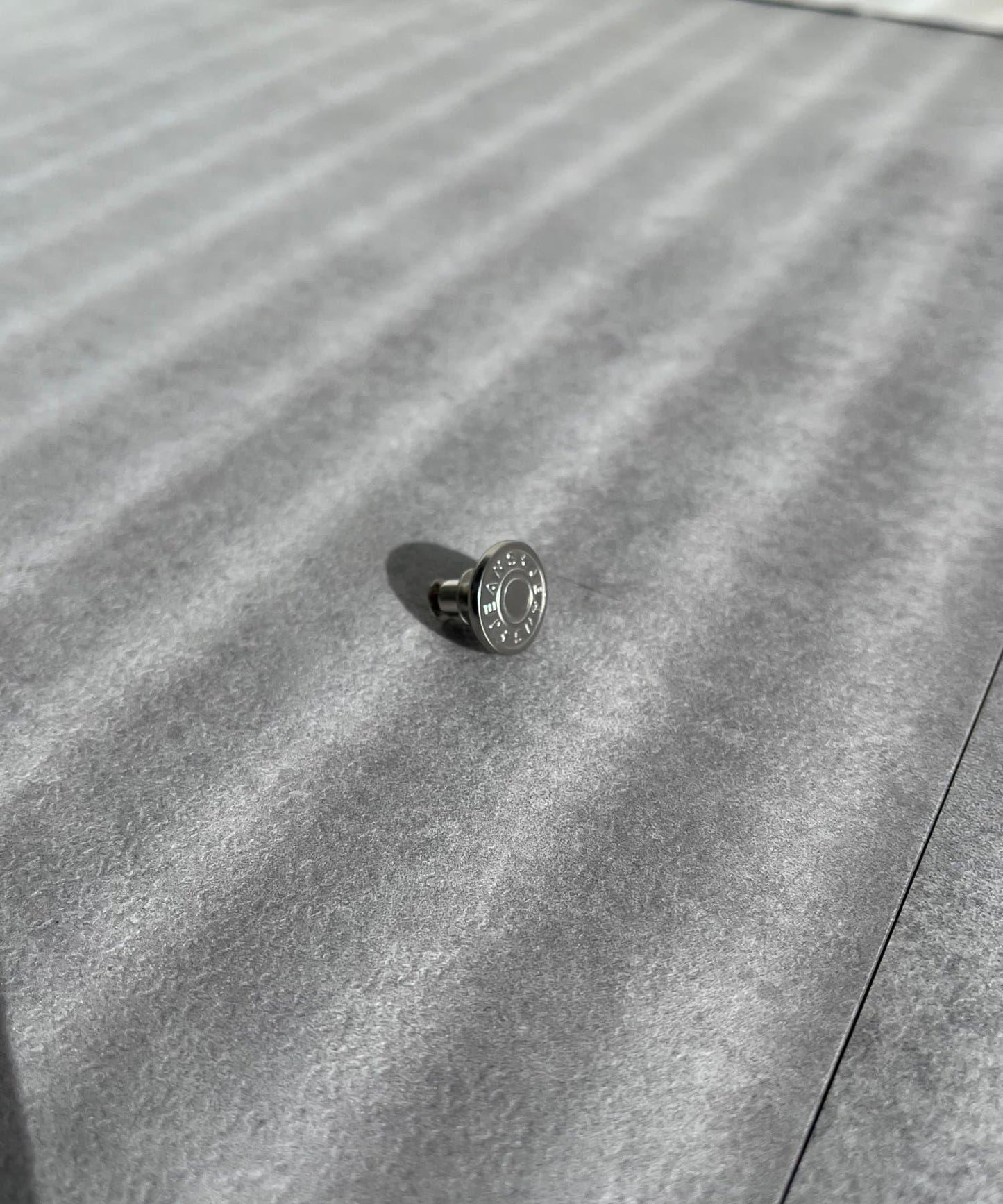 MIO 可調節按鈕直筒牛仔面料牛仔褲