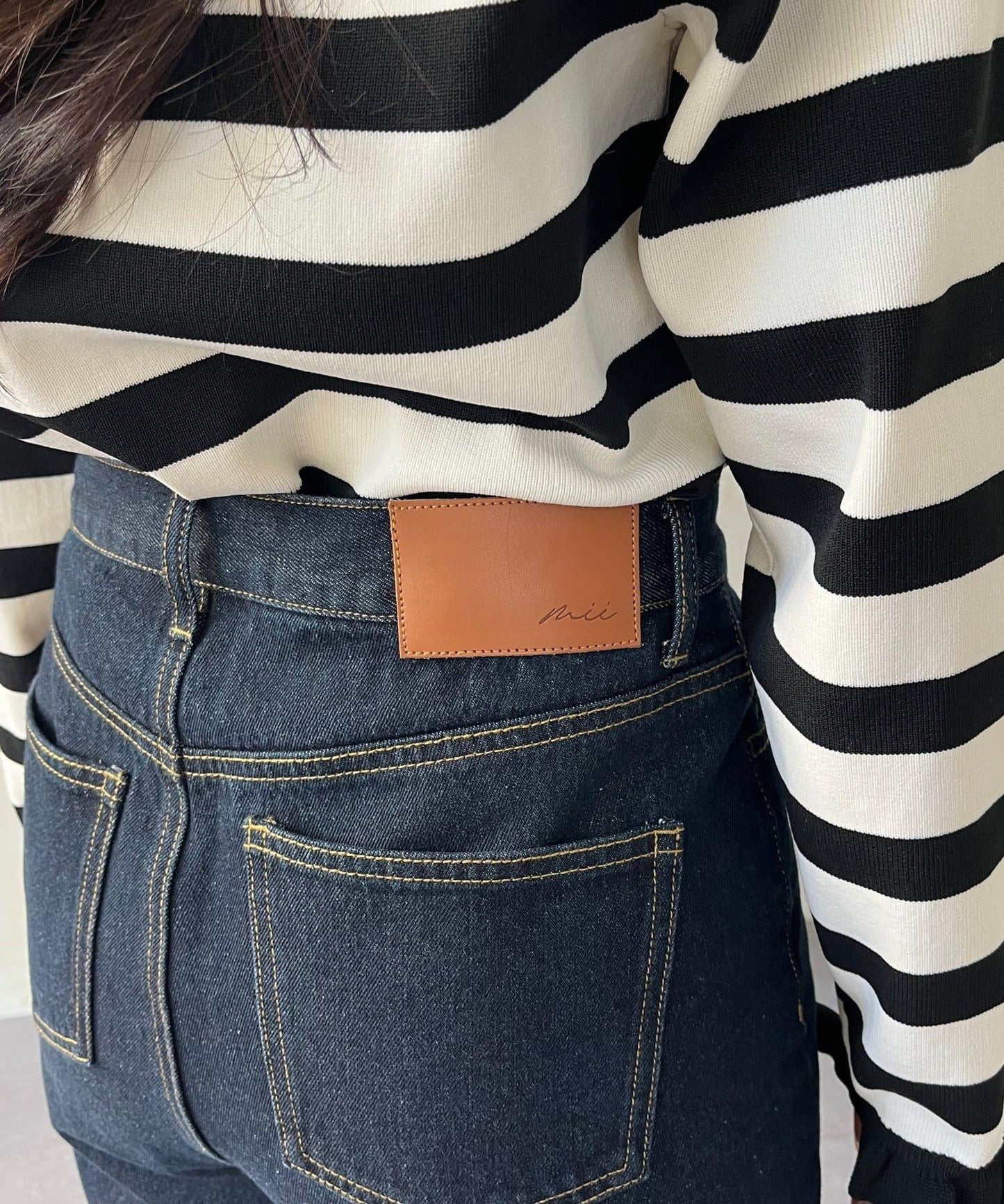 MIO 可調節按鈕直筒牛仔面料牛仔褲