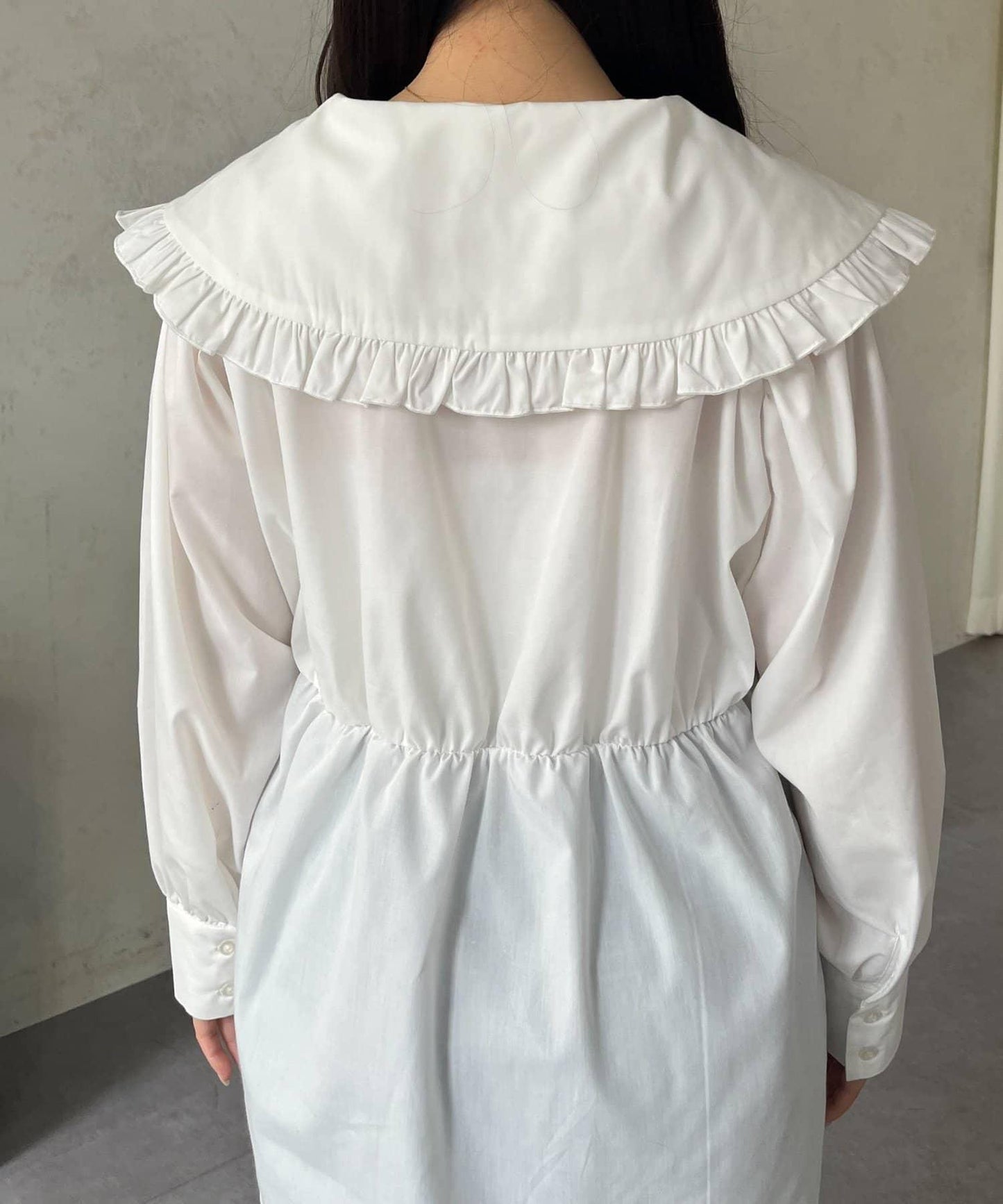 荷葉邊大翻領荷葉擺設計襯衫