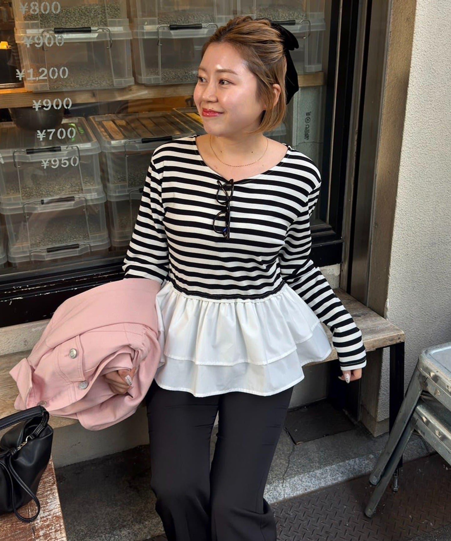 【MOMO】下襬荷葉拼接上衣