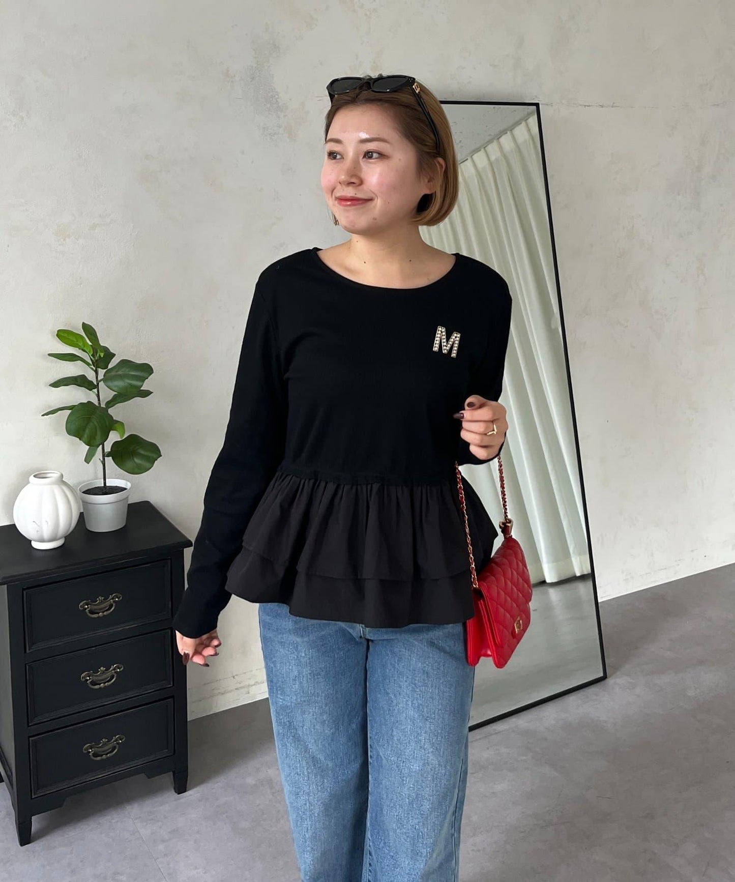 【MOMO】下襬荷葉拼接上衣