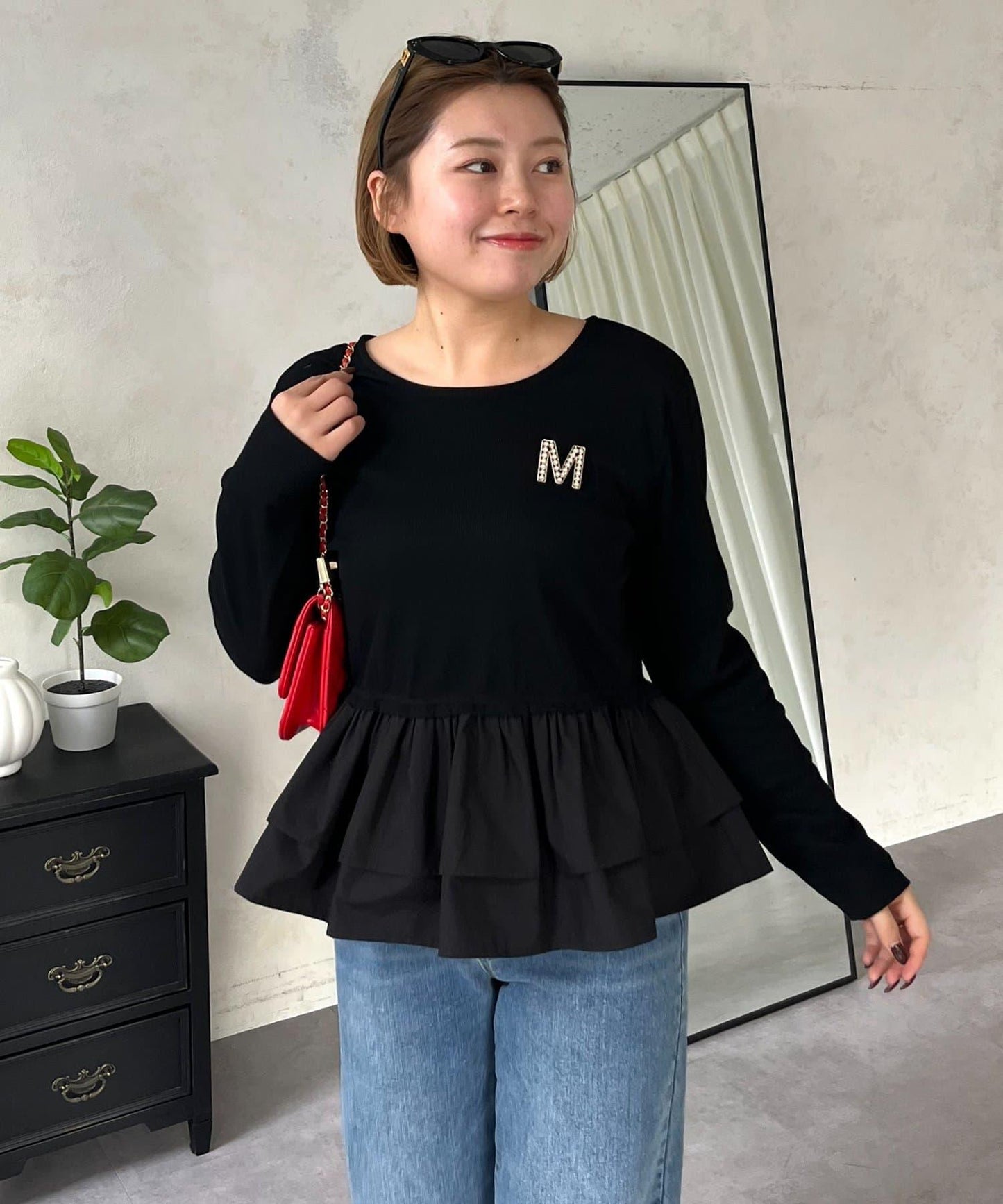 【MOMO】下襬荷葉拼接上衣