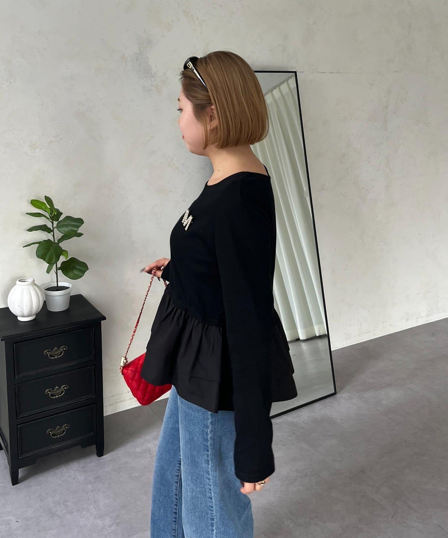 【MOMO】下襬荷葉拼接上衣