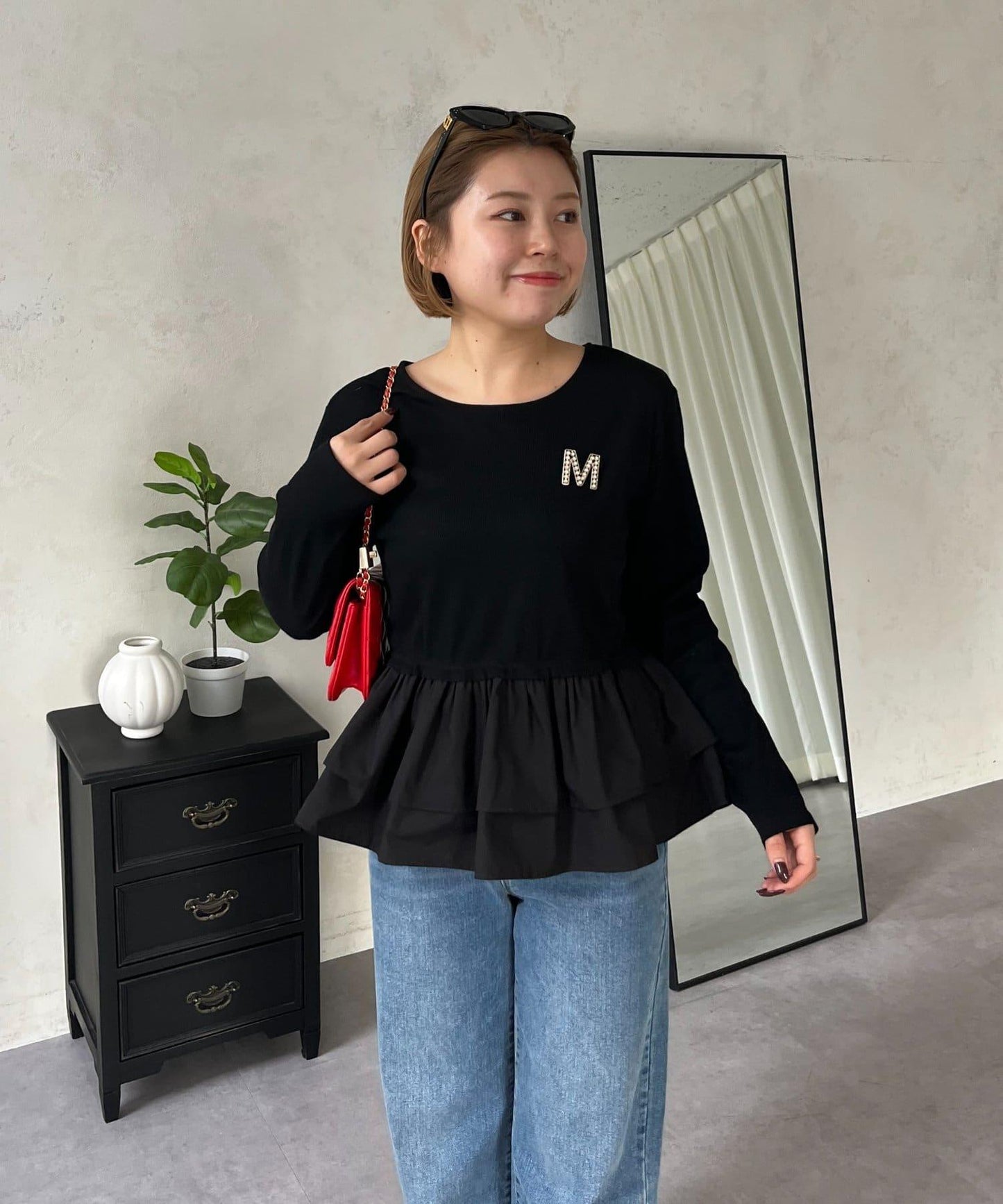 【MOMO】下襬荷葉拼接上衣