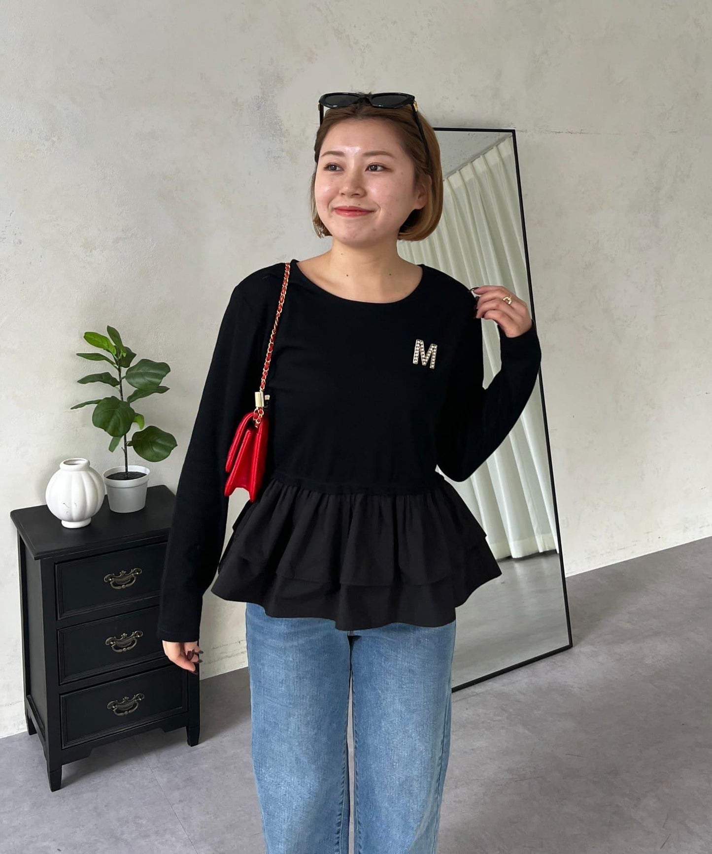 【MOMO】下襬荷葉拼接上衣