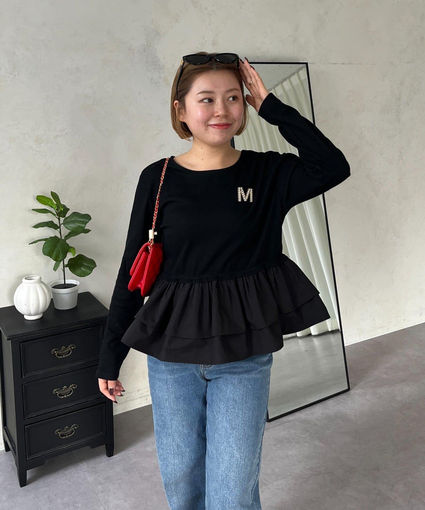 【MOMO】下襬荷葉拼接上衣