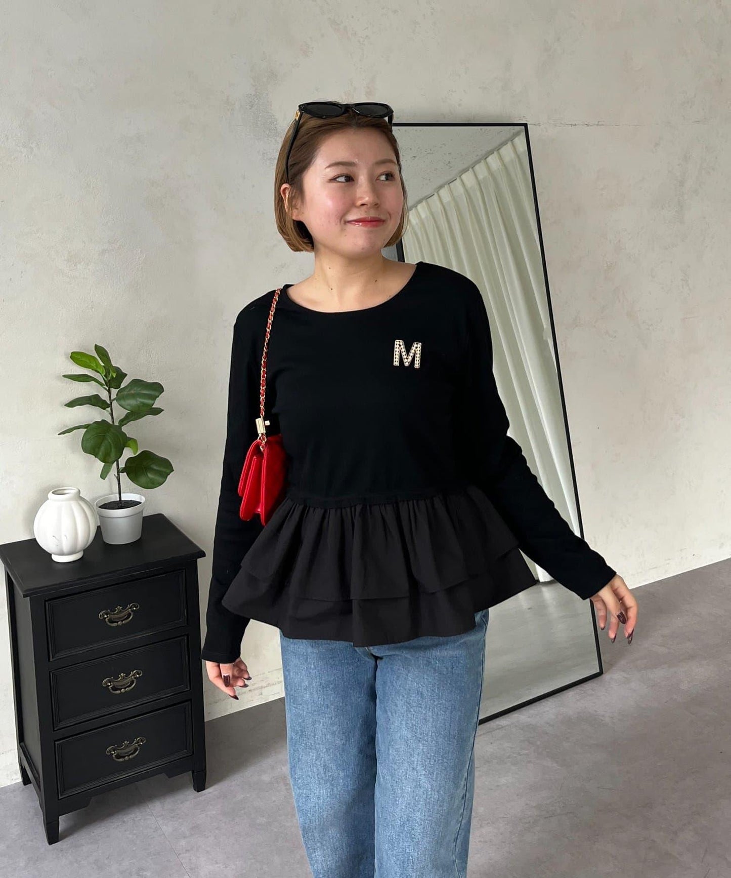 【MOMO】下襬荷葉拼接上衣