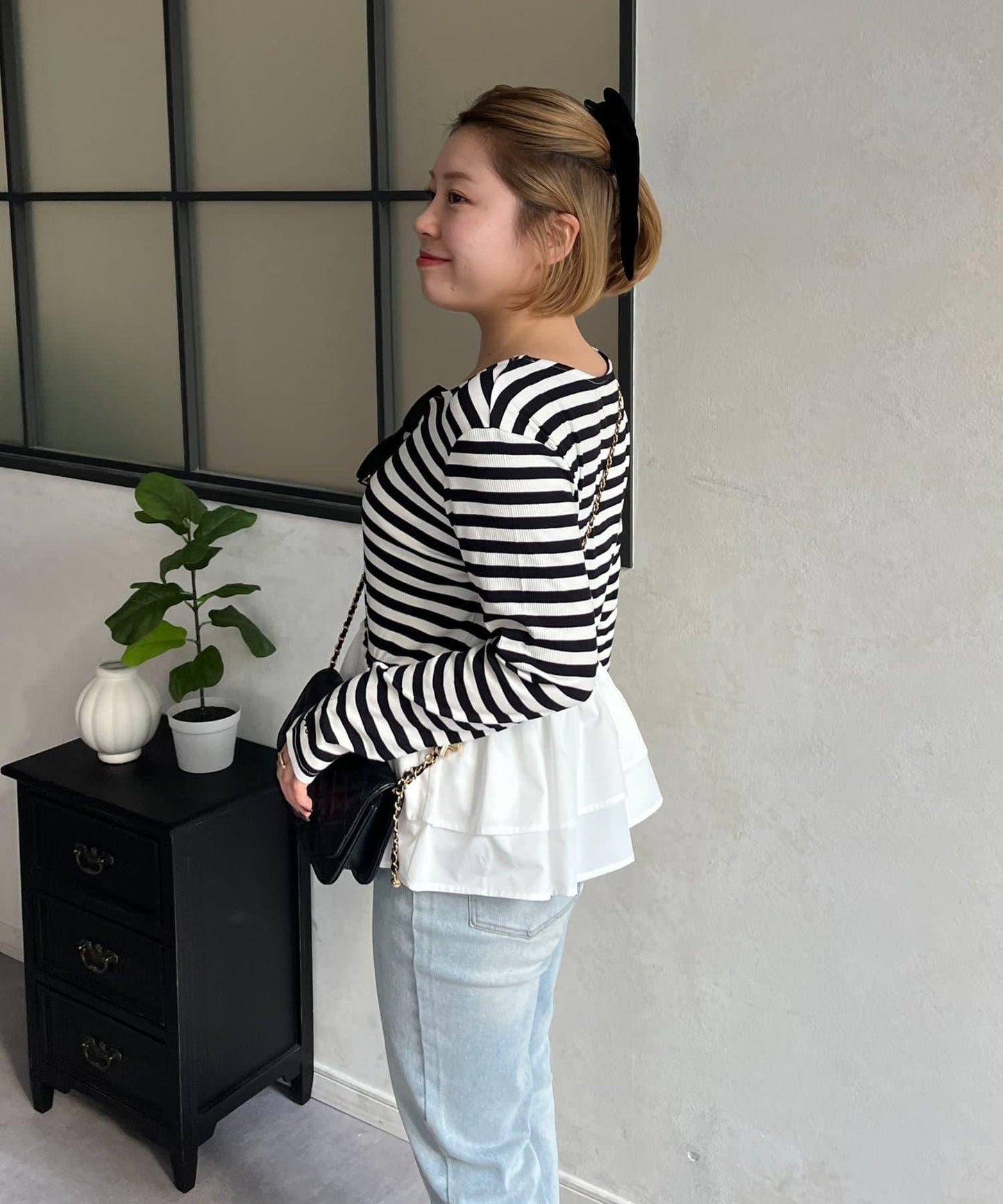 【MOMO】下襬荷葉拼接上衣