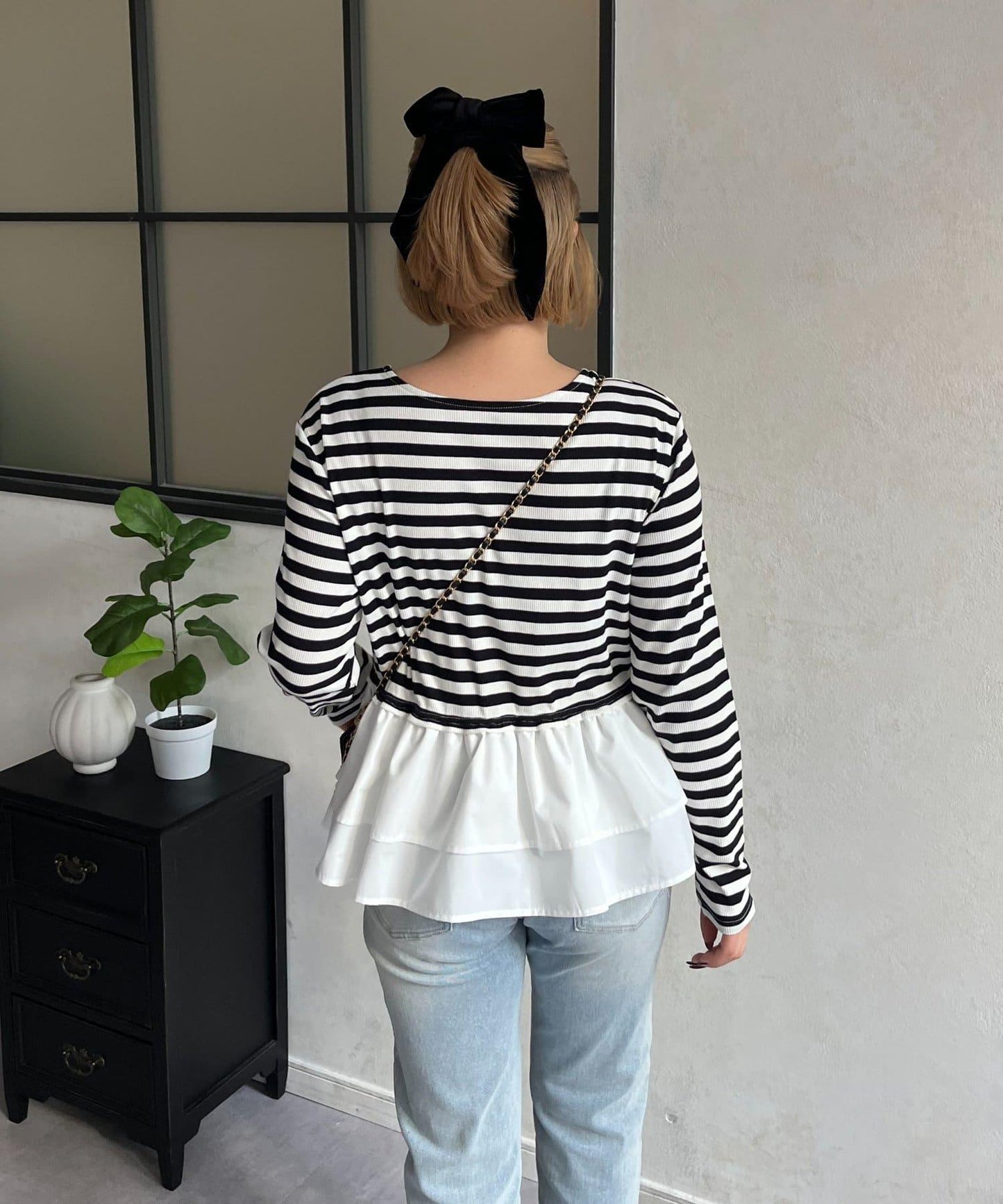 【MOMO】下襬荷葉拼接上衣