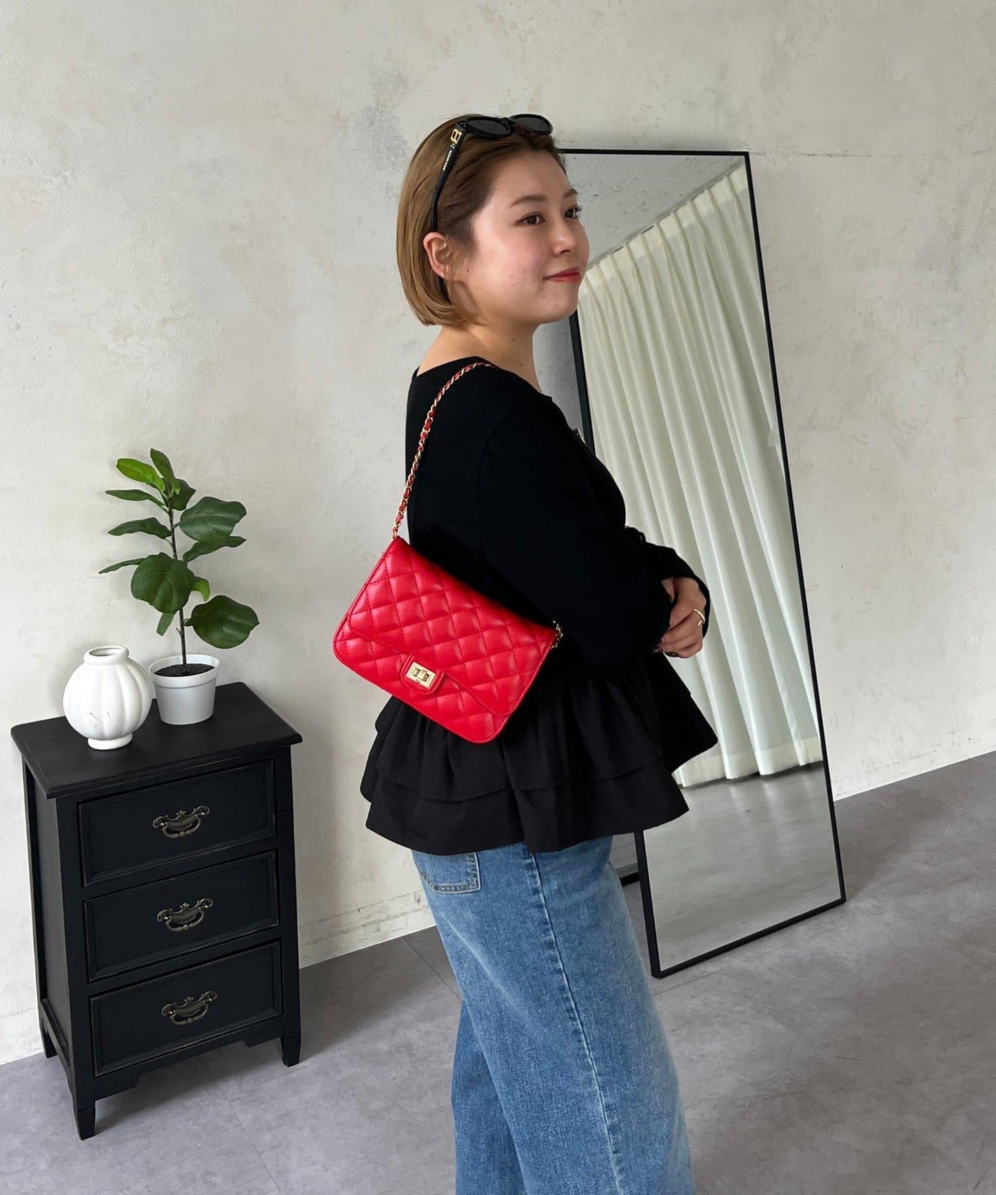 【MOMO】下襬荷葉拼接上衣