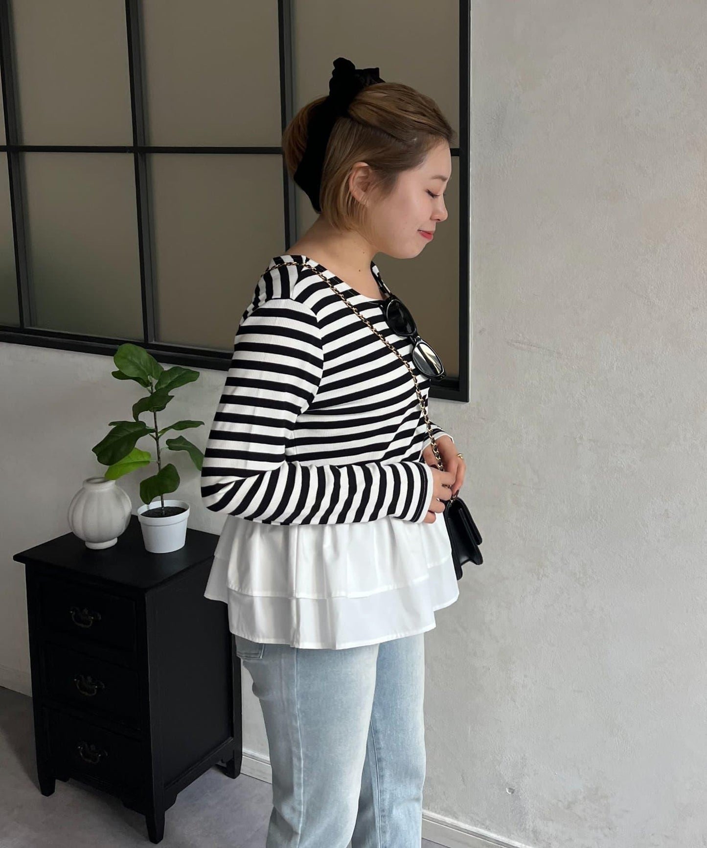 【MOMO】下襬荷葉拼接上衣