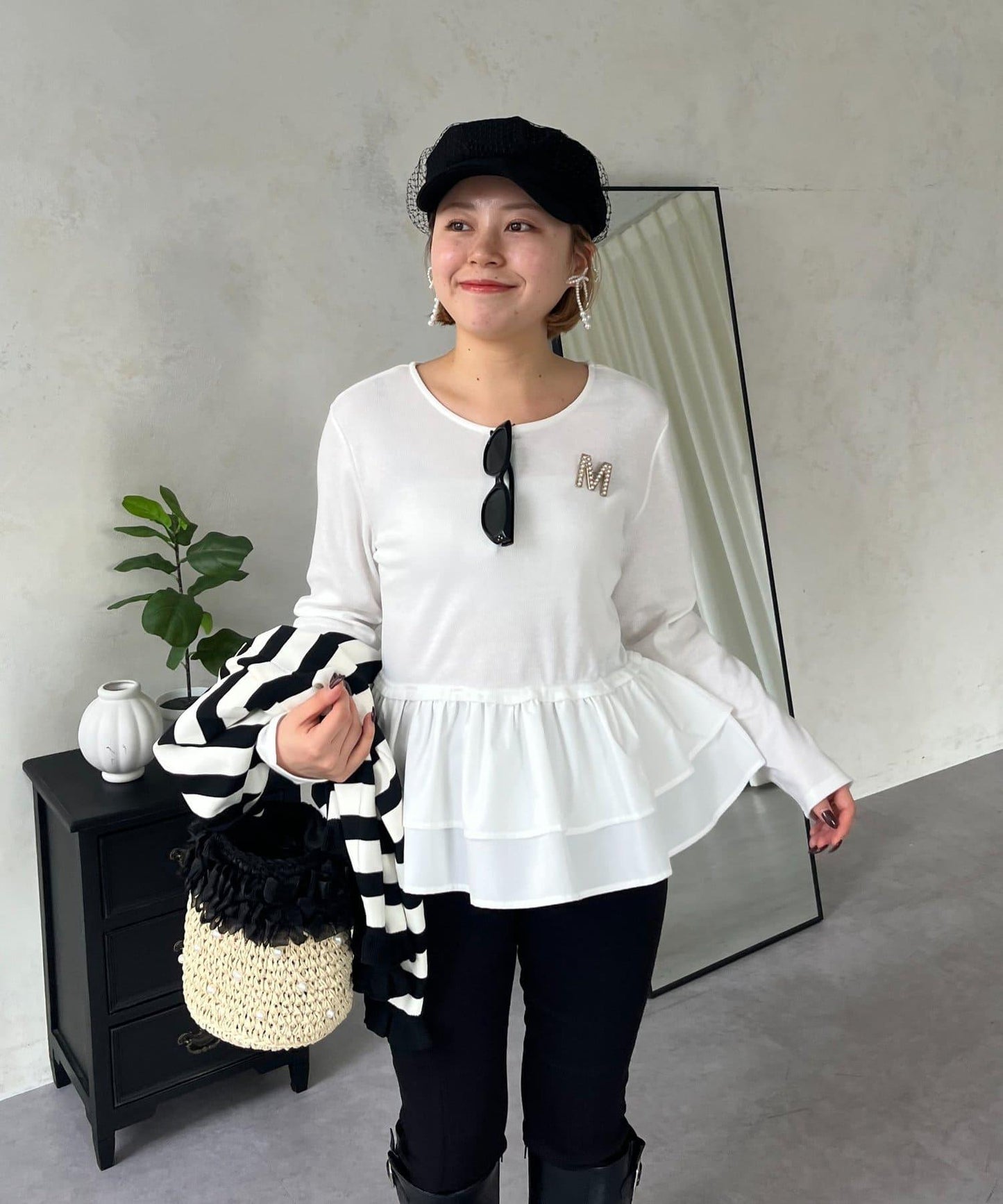 【MOMO】下襬荷葉拼接上衣