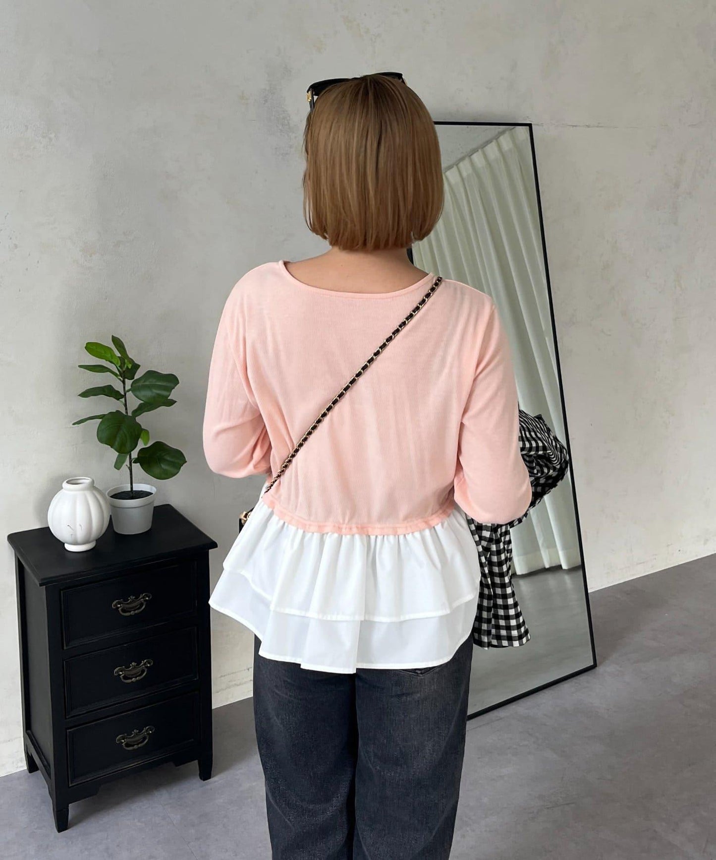 【MOMO】下襬荷葉拼接上衣