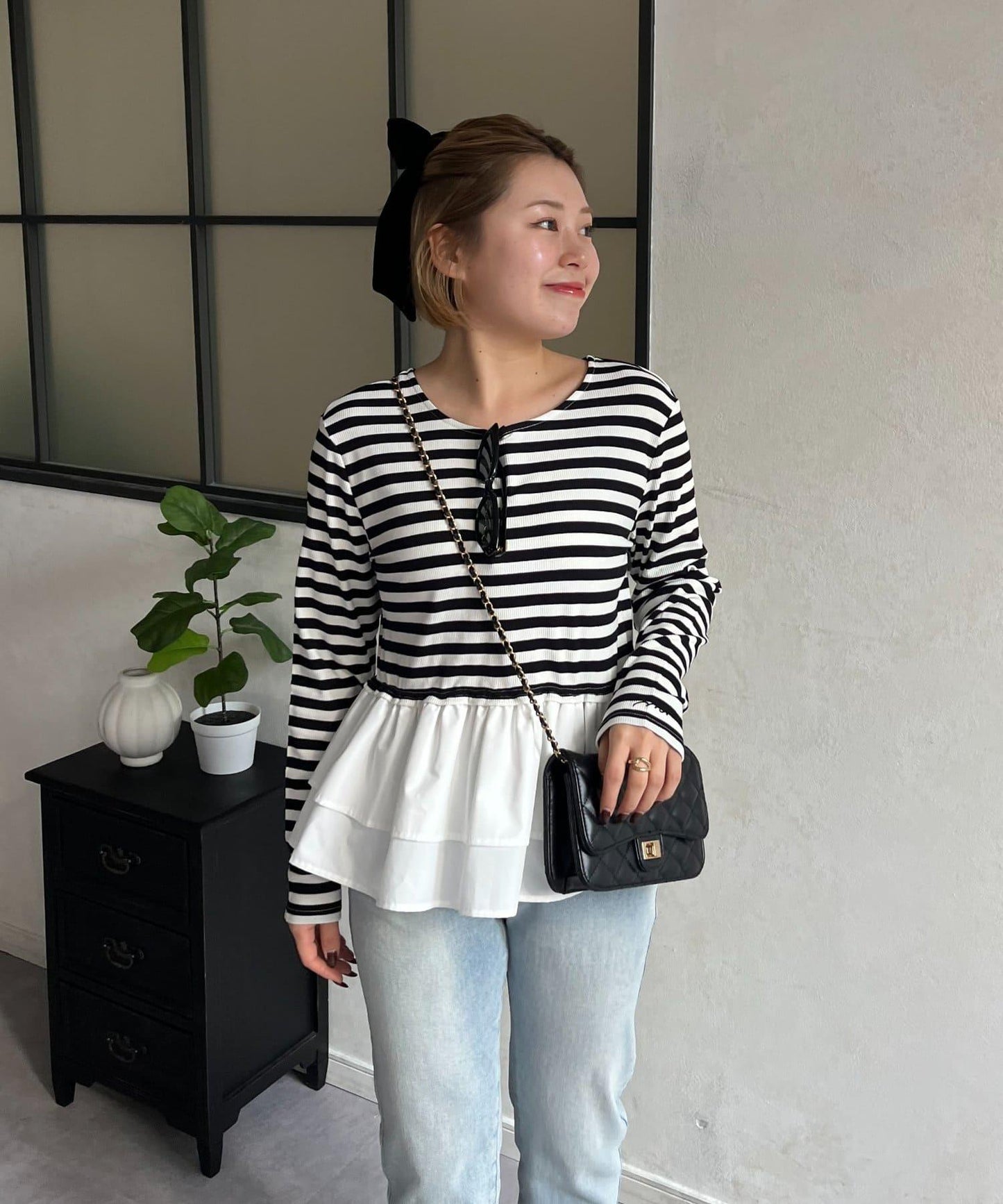 【MOMO】下襬荷葉拼接上衣